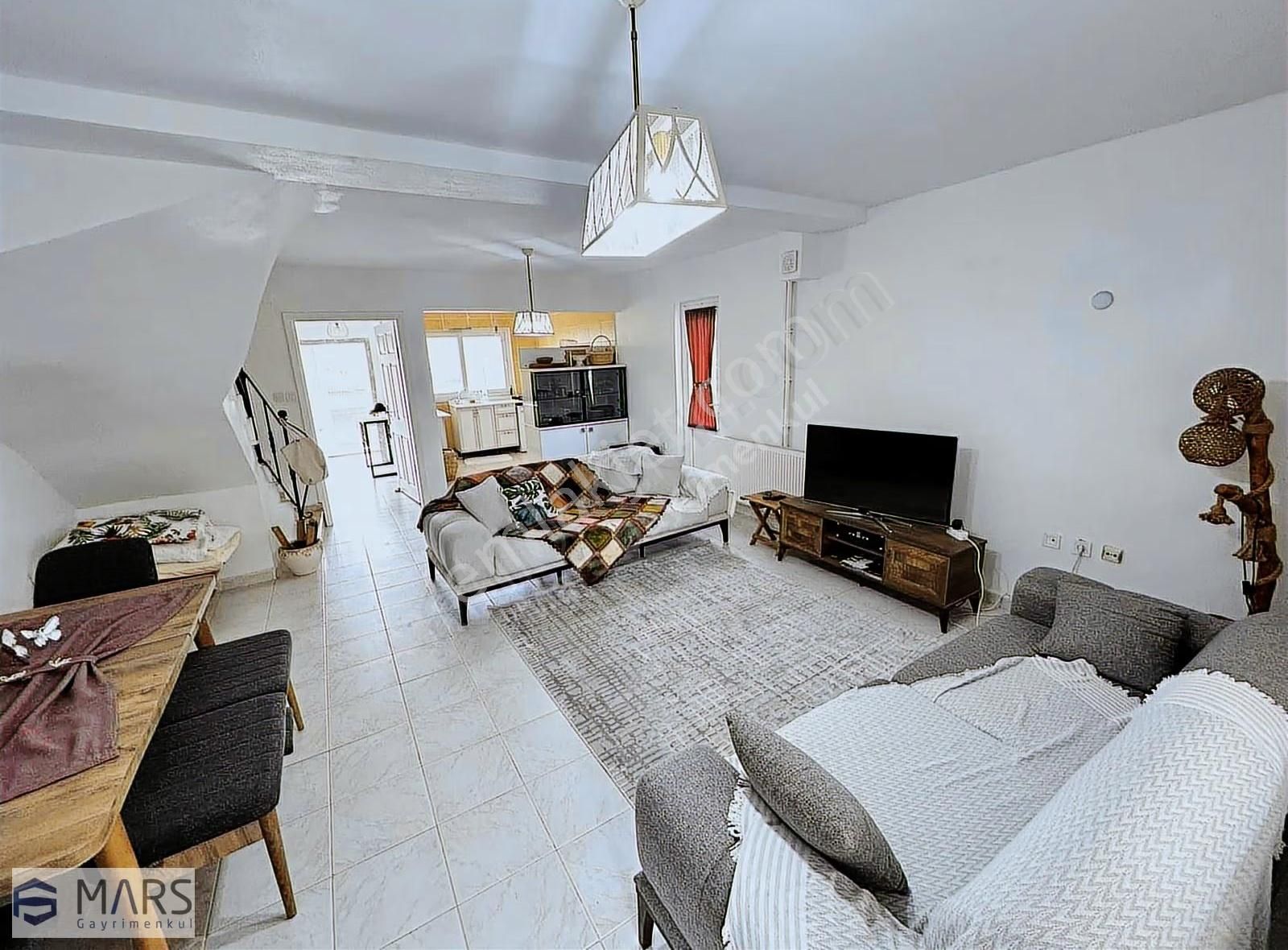 Sahile Yürüme Mesafesinde, Site İçerisinde, Tripleks Villa - Görsel 12