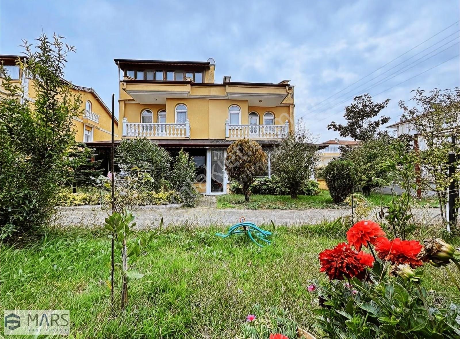 Sahile Yürüme Mesafesinde, Site İçerisinde, Tripleks Villa - Görsel 22
