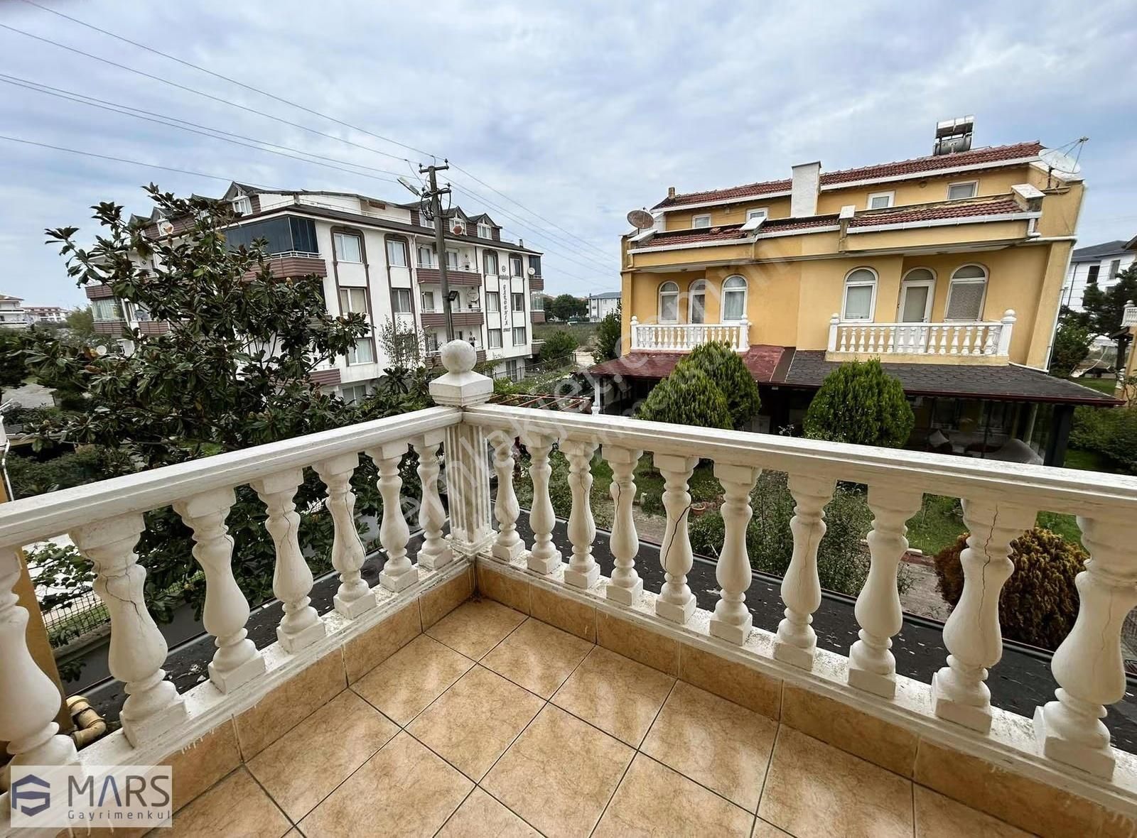 Sahile Yürüme Mesafesinde, Site İçerisinde, Tripleks Villa - Görsel 11