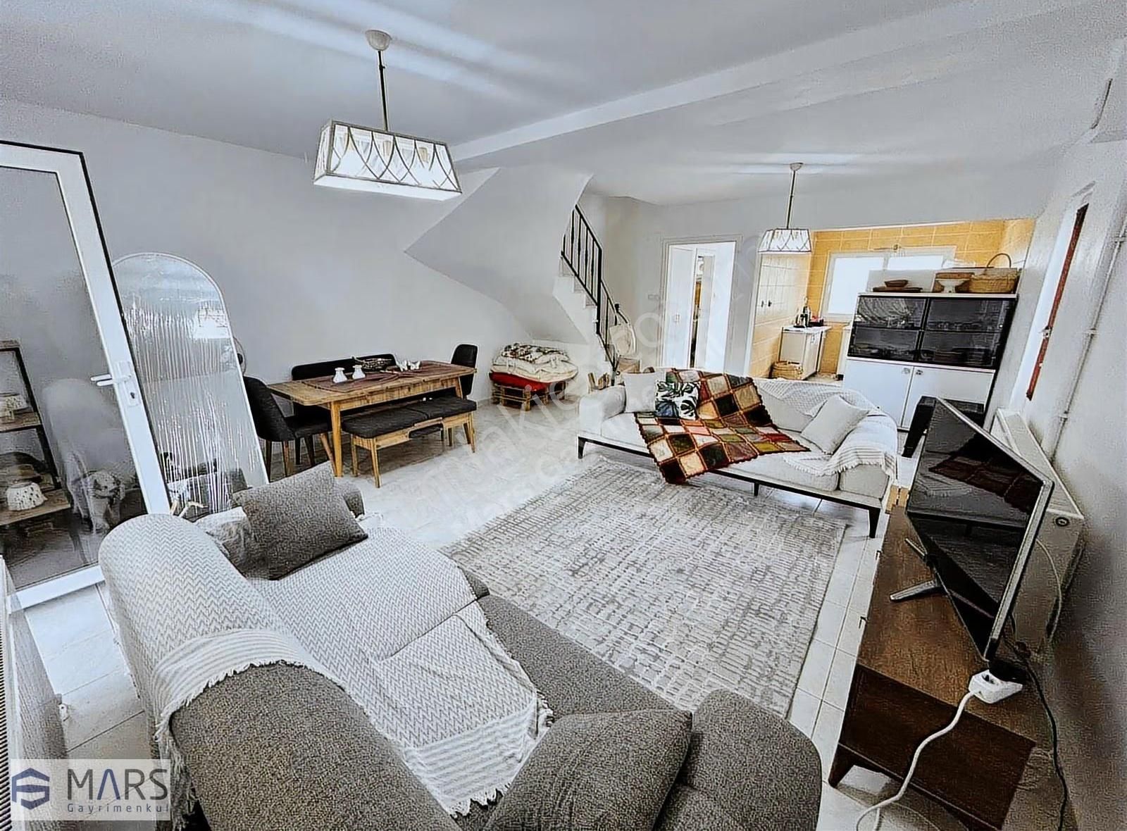 Sahile Yürüme Mesafesinde, Site İçerisinde, Tripleks Villa - Görsel 26