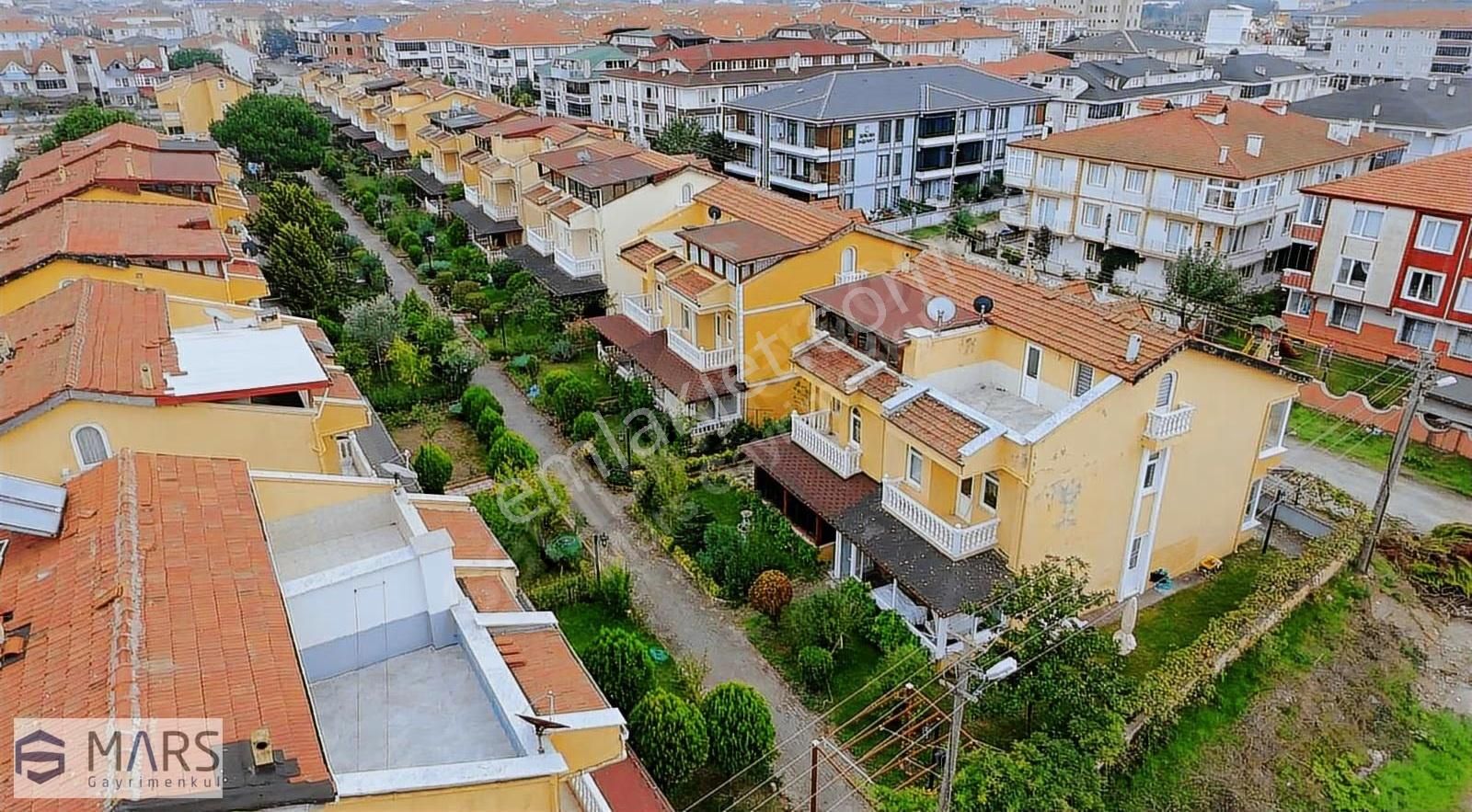 Sahile Yürüme Mesafesinde, Site İçerisinde, Tripleks Villa - Görsel 34