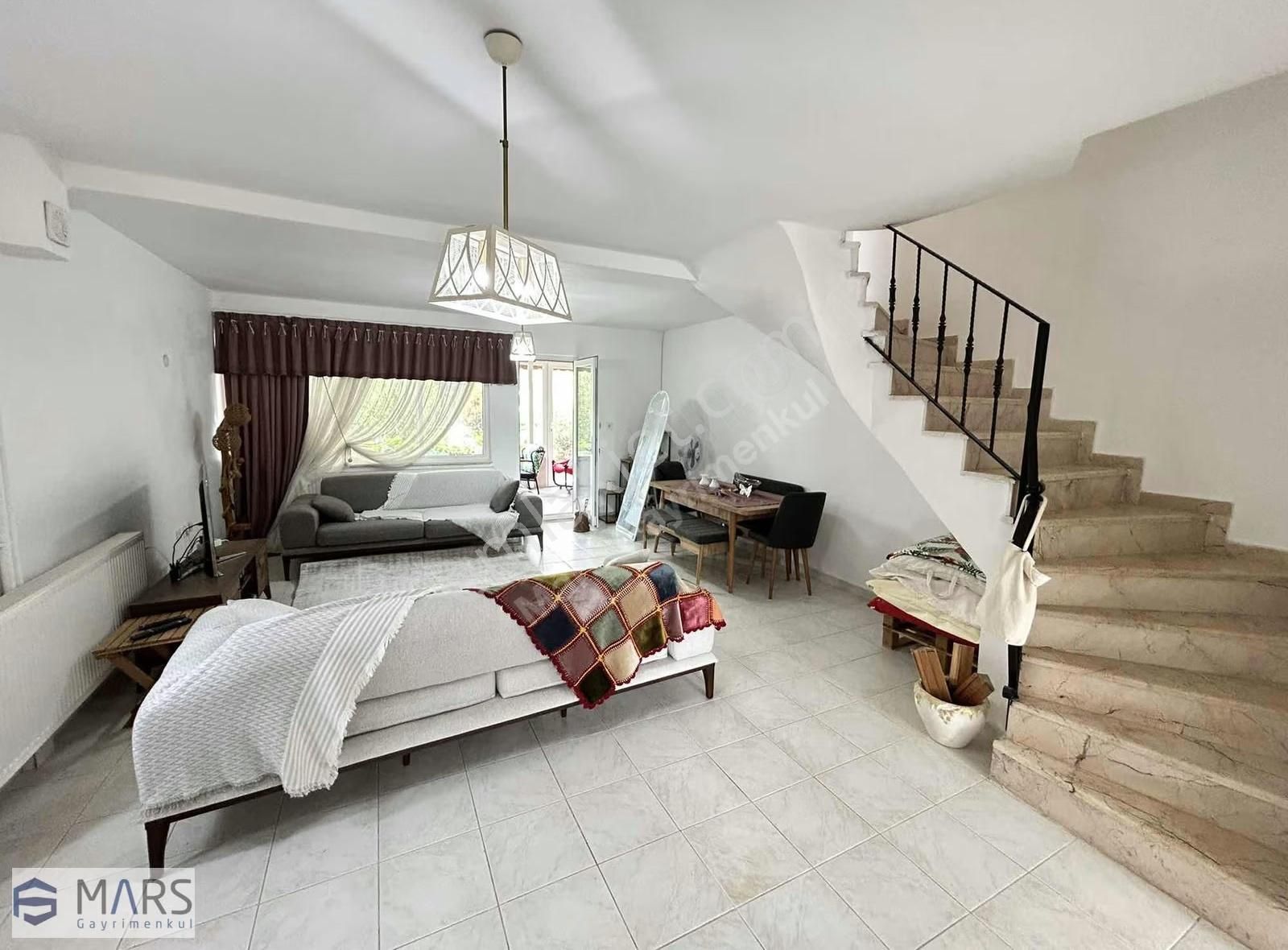 Sahile Yürüme Mesafesinde, Site İçerisinde, Tripleks Villa - Görsel 4