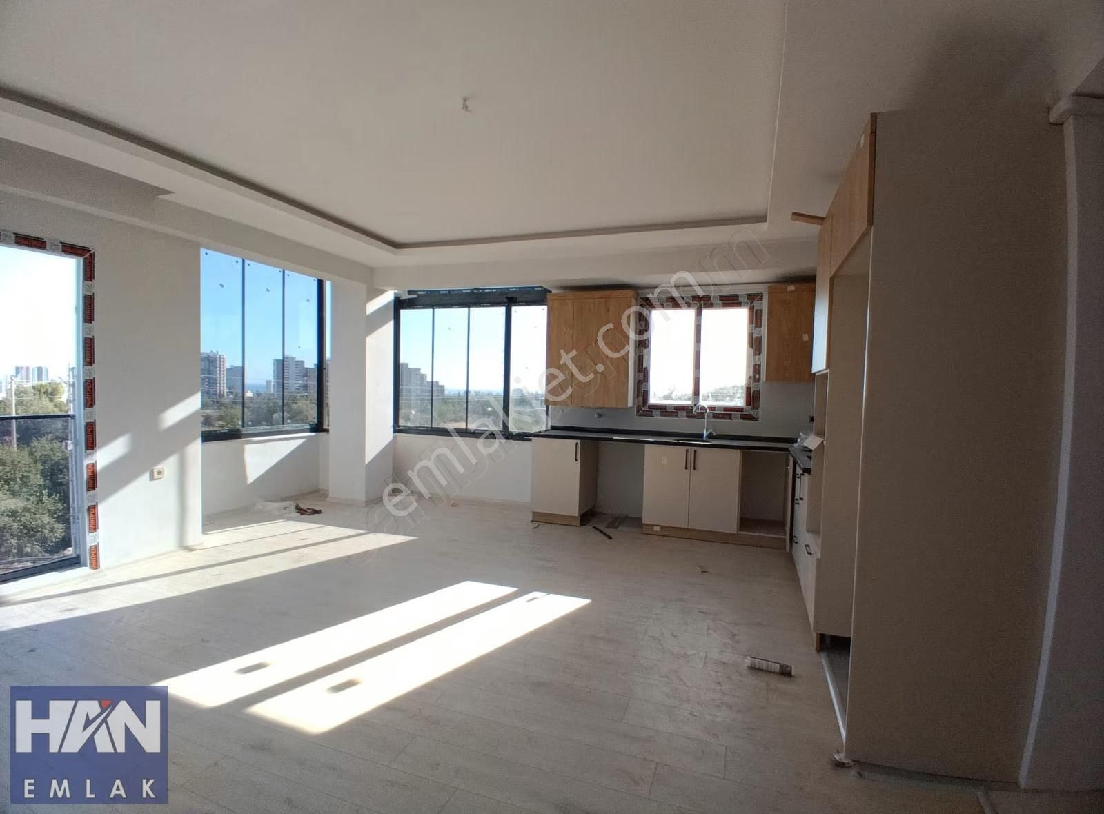 Han Emlaktan Eskiköyde Sıfır Binada Satılık Geniş Ferah 2+1 - Görsel 3