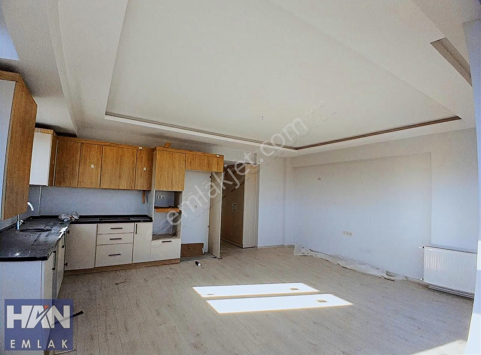 Han Emlaktan Eskiköyde Sıfır Binada Satılık Geniş Ferah 2+1 - Görsel 2