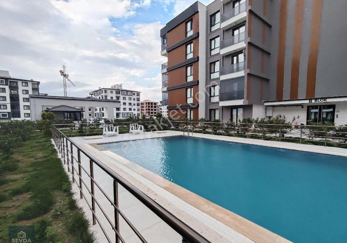 Bahçelievler De Havuzlu Sitede 2+1 Ayrı Mutfak Satılık Daire - Görsel 12