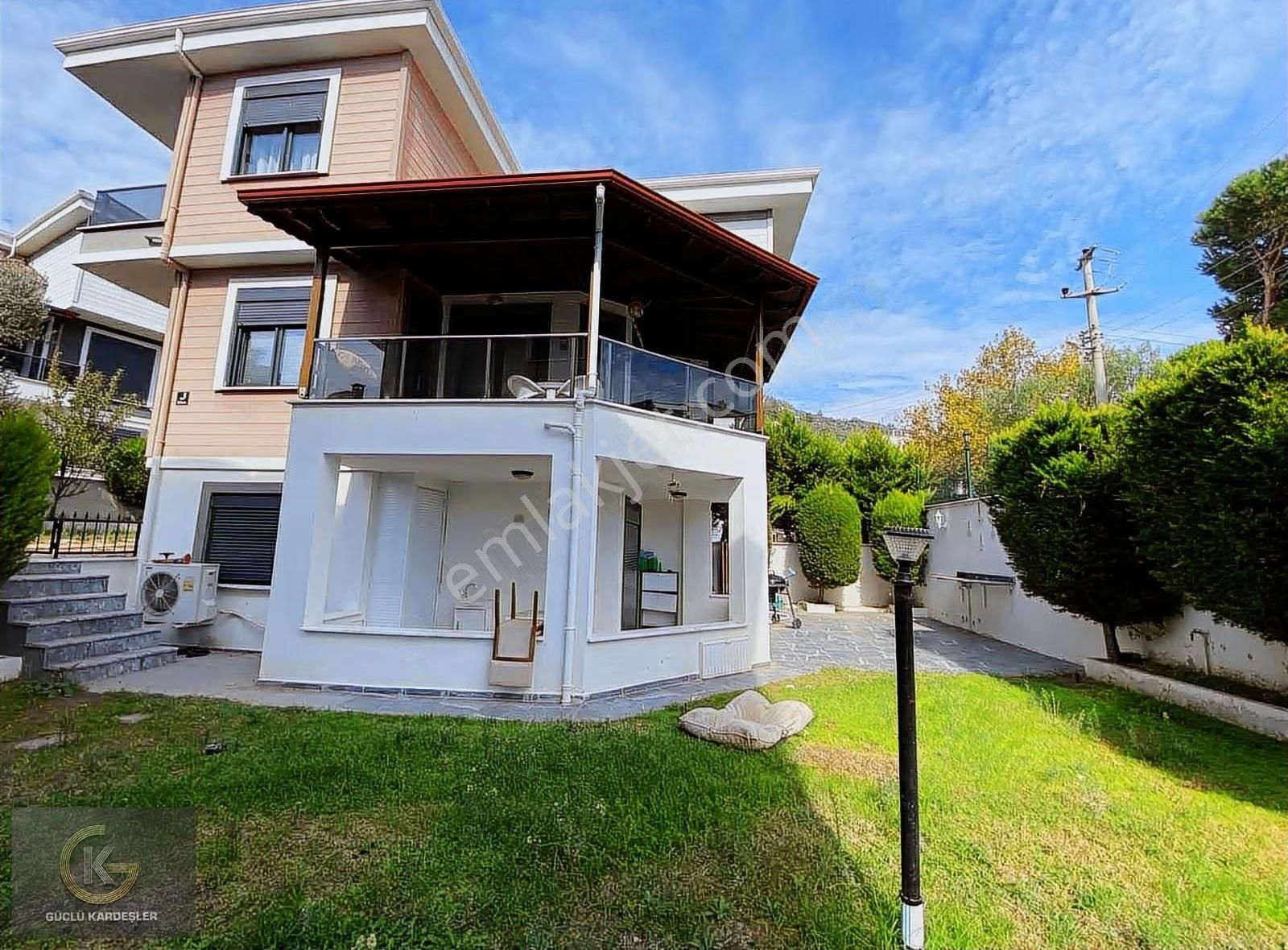 Güçlü Kardeşler Altınoluk Merkezde 300m2 Arsa İçerisinde Villa - Görsel 18