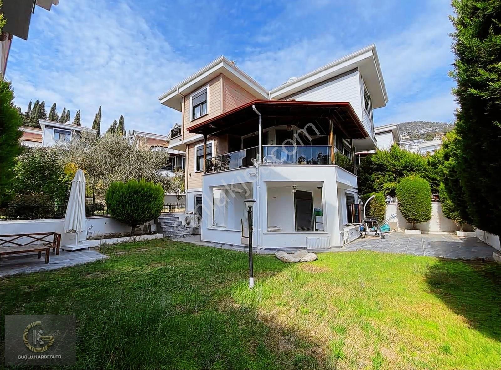 Güçlü Kardeşler Altınoluk Merkezde 300m2 Arsa İçerisinde Villa - Görsel 22