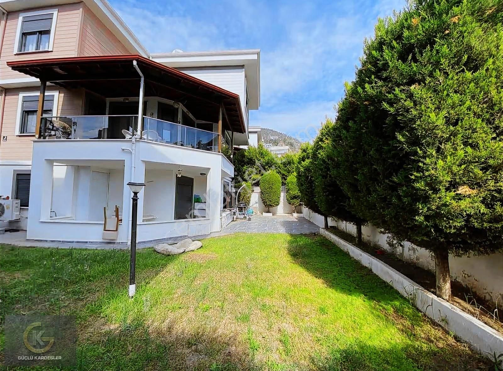 Güçlü Kardeşler Altınoluk Merkezde 300m2 Arsa İçerisinde Villa - Görsel 16