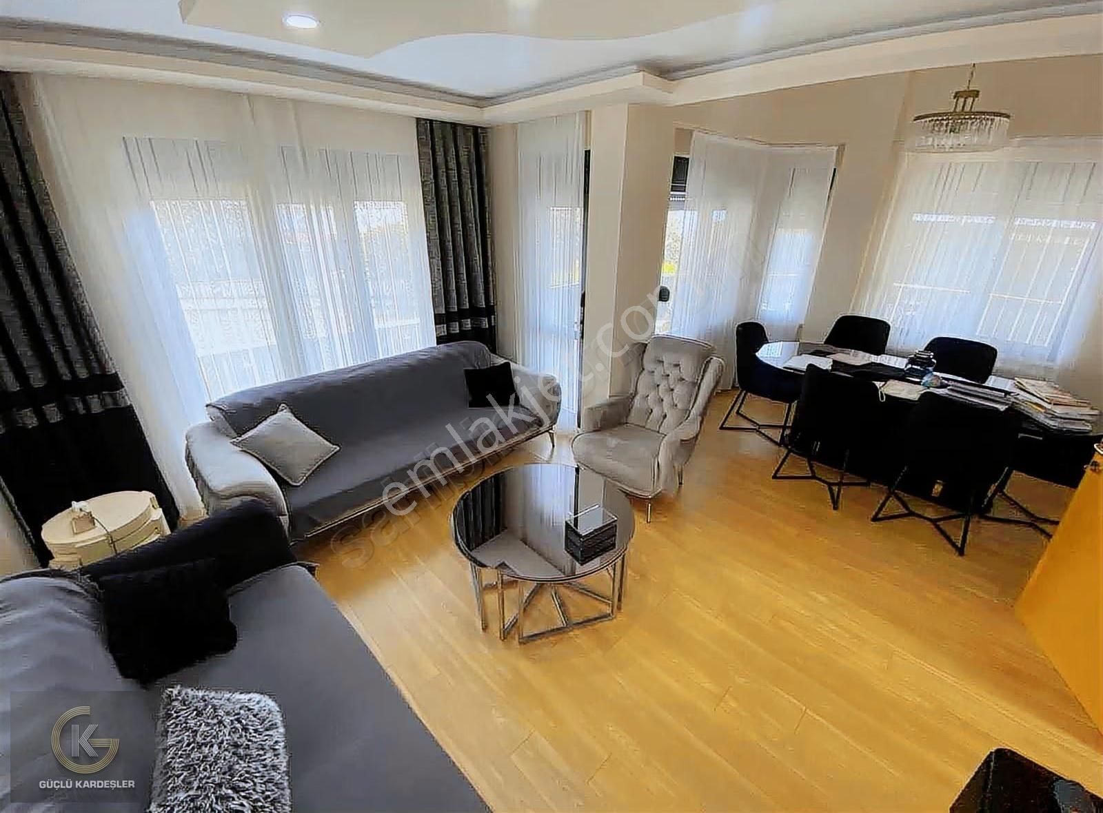 Güçlü Kardeşler Altınoluk Merkezde 300m2 Arsa İçerisinde Villa - Görsel 5