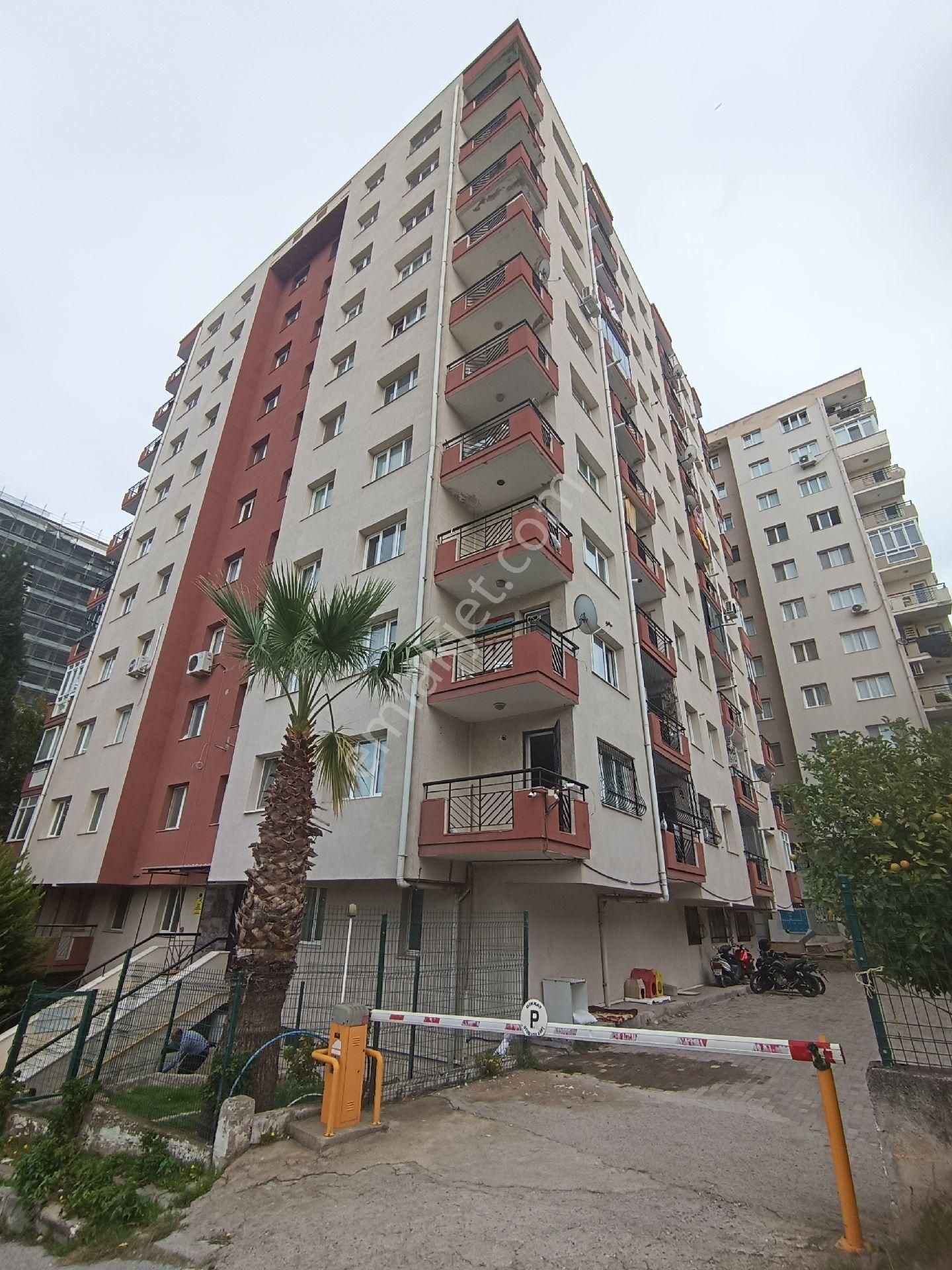 Tınaztepe Metro Karşısı Arakat