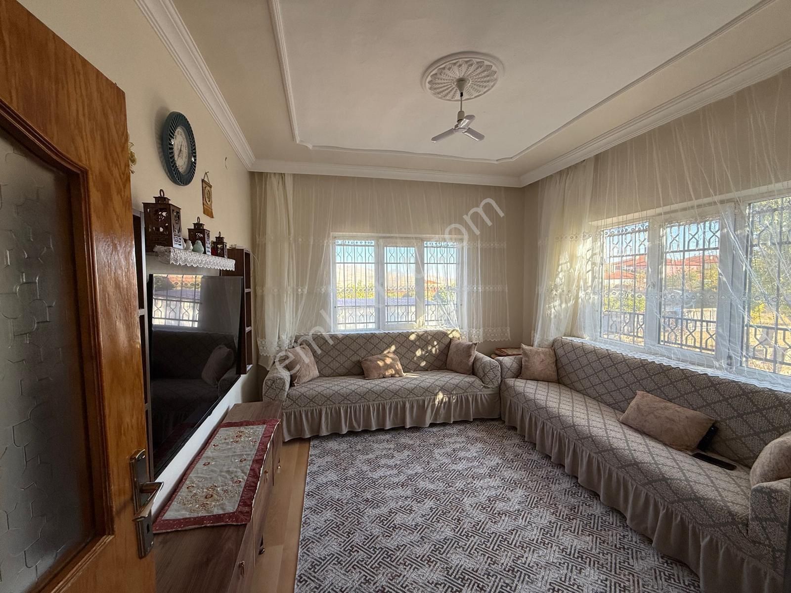 Rota’dan Yunak’ta Satılık 3+1 588m2 Müstakil Bahçeli Ev - Görsel 3