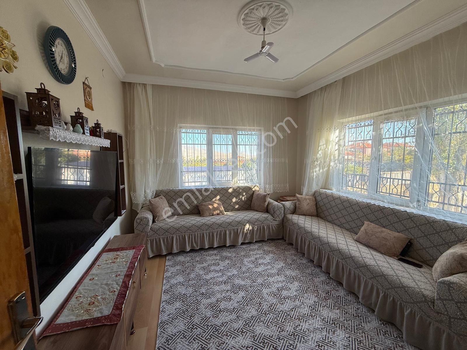 Rota’dan Yunak’ta Satılık 3+1 588m2 Müstakil Bahçeli Ev - Görsel 4