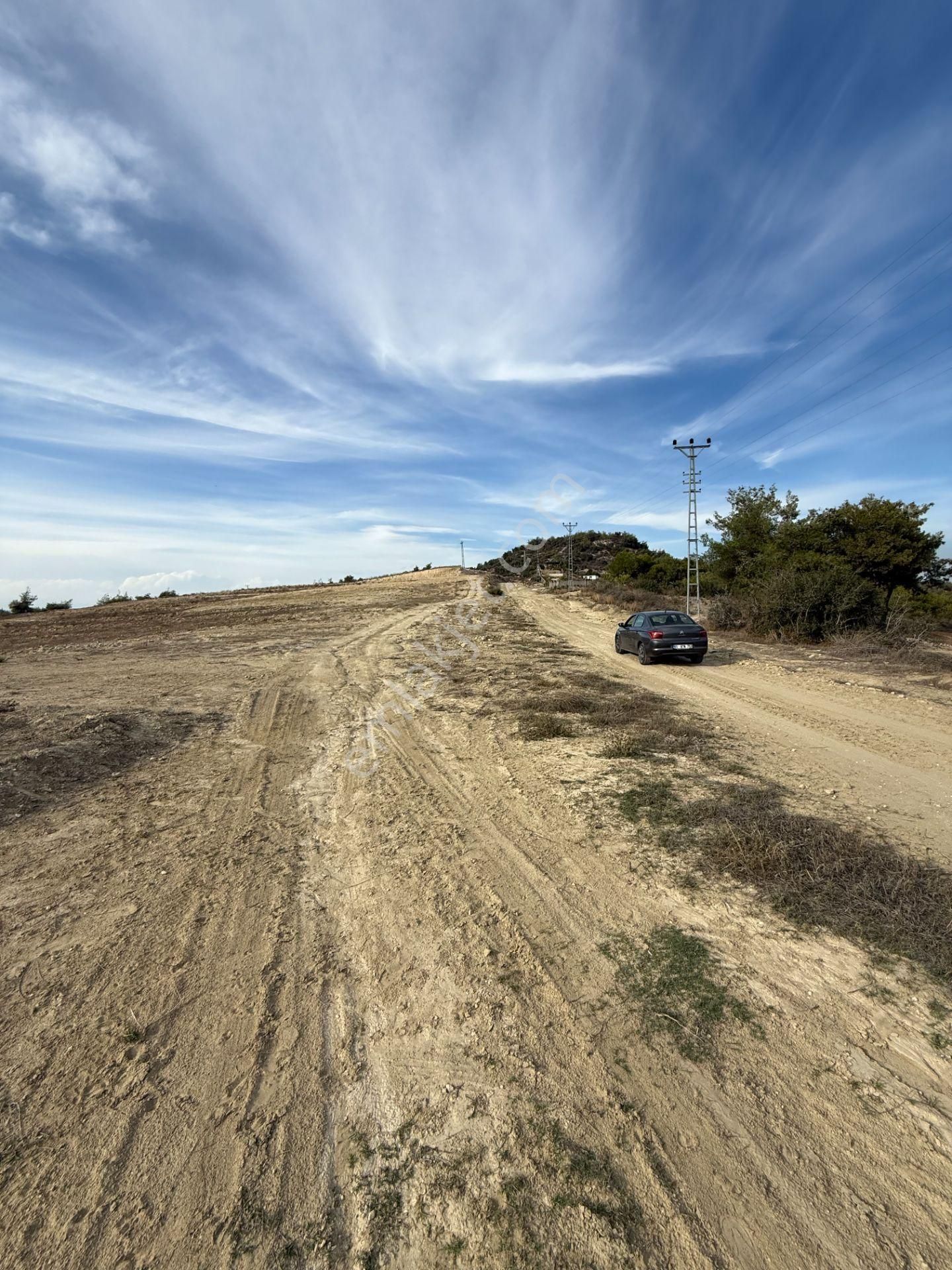 Çukurova Dörtler'de Göl Manzaralı 700 M2 Satılık Arsa