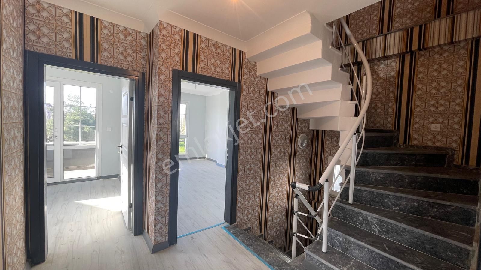 Yeniçiftlik Merkezi Konumda Kombi Petek Hazır 5+1 Müstakil Villa - Görsel 20