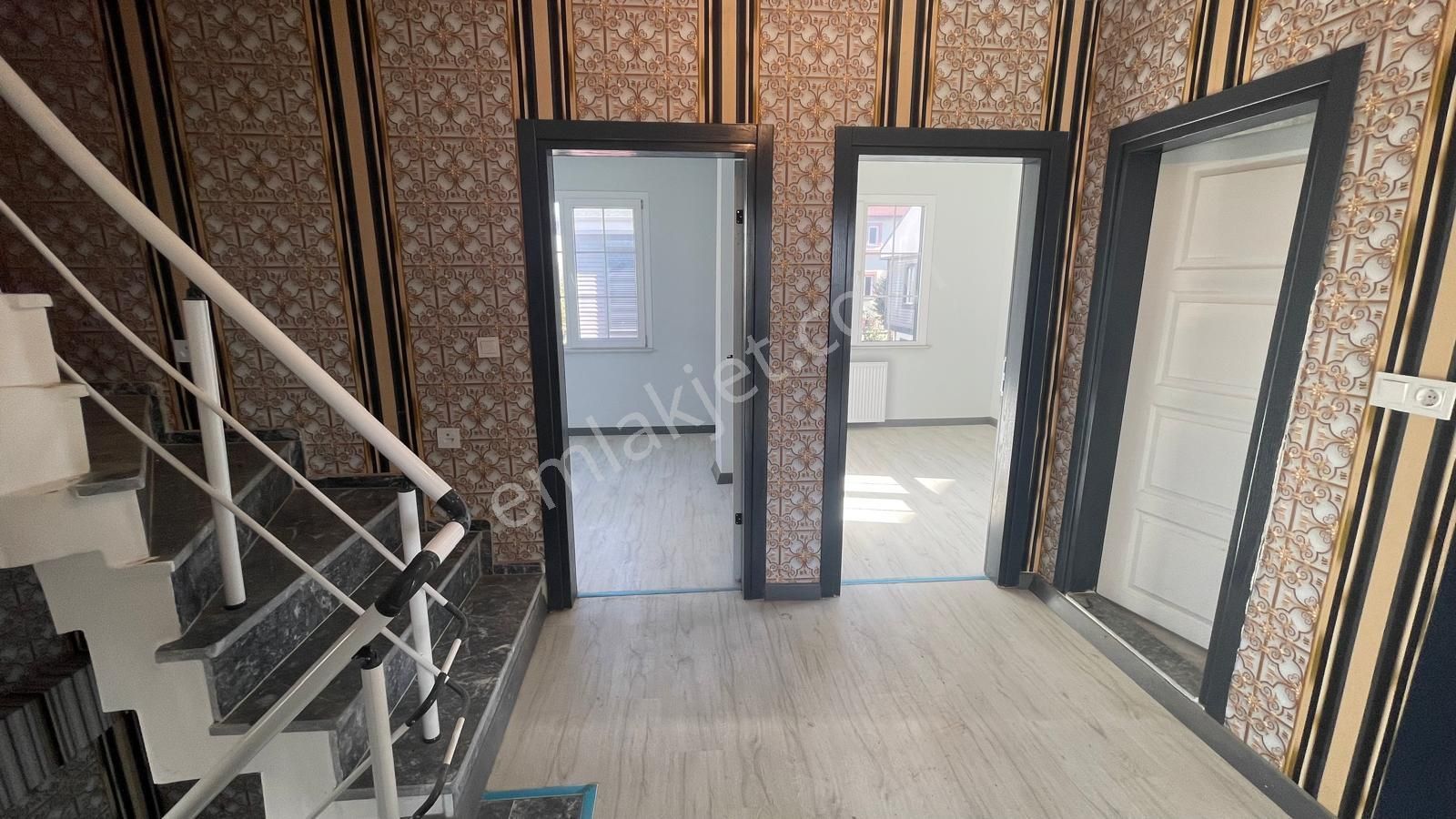 Yeniçiftlik Merkezi Konumda Kombi Petek Hazır 5+1 Müstakil Villa - Görsel 28