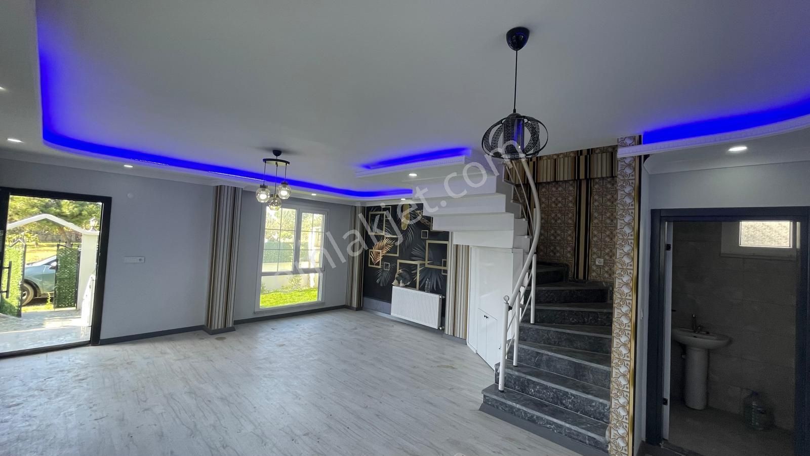 Yeniçiftlik Merkezi Konumda Kombi Petek Hazır 5+1 Müstakil Villa - Görsel 34