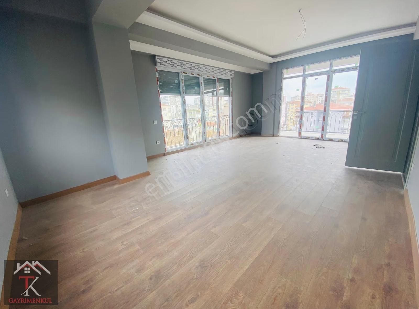 Tk'dan Caddeye Paralel 102 M2net Geniş Balkonlu 3+1 Daire