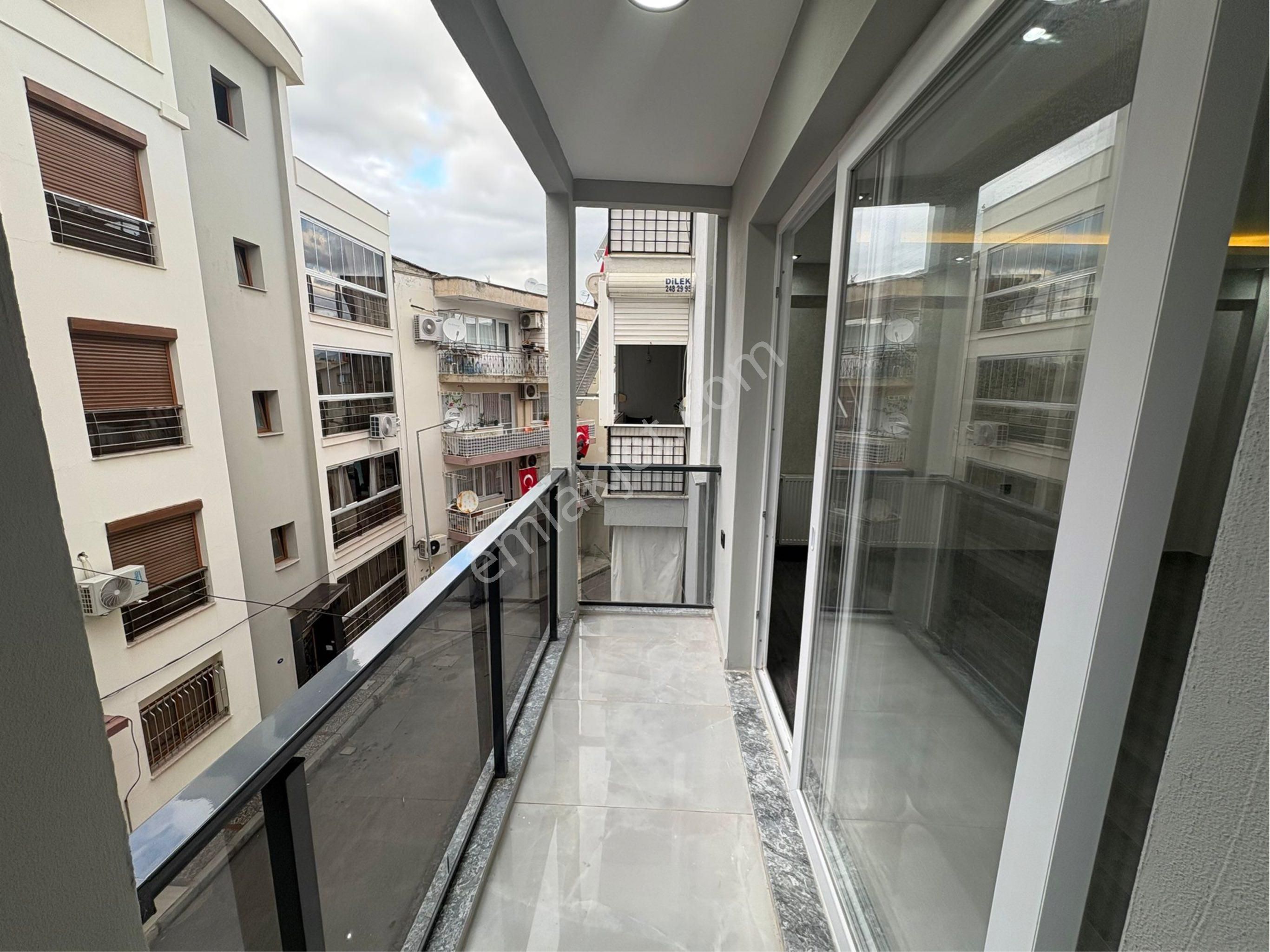 Turyaptan Balçova Merkezde Tamamen Yenilenmiş 3+1 Lüks Daire - Görsel 33