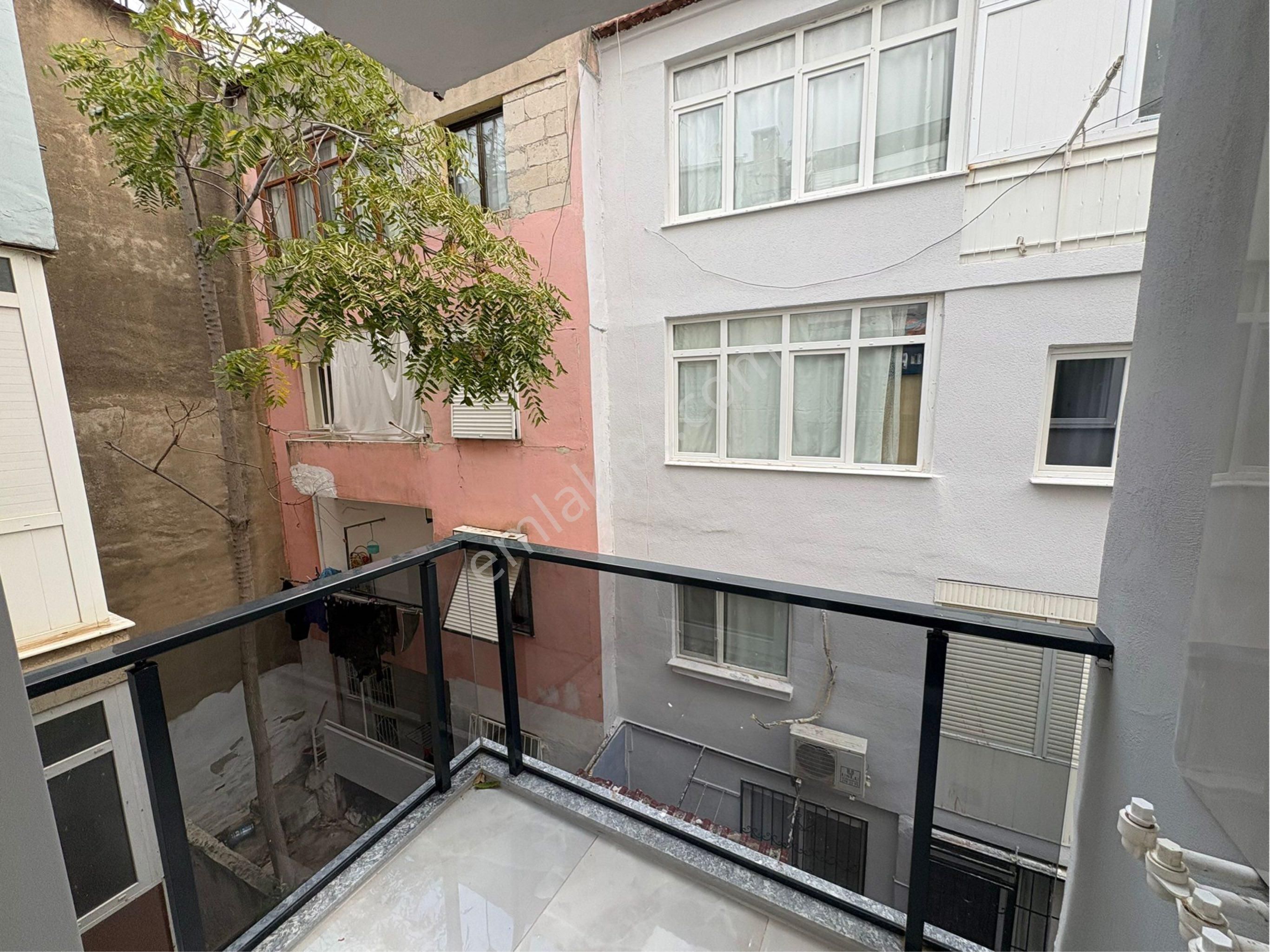 Turyaptan Balçova Merkezde Tamamen Yenilenmiş 3+1 Lüks Daire - Görsel 18