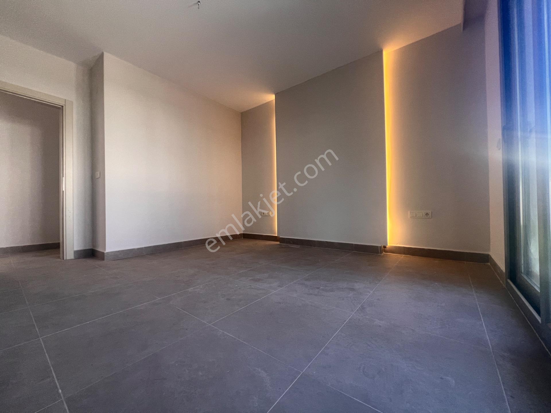 Didimde Havuzlu, Alt Katta Oda&banyo Dahil 5 Odalı Tam Müstakil - Görsel 15