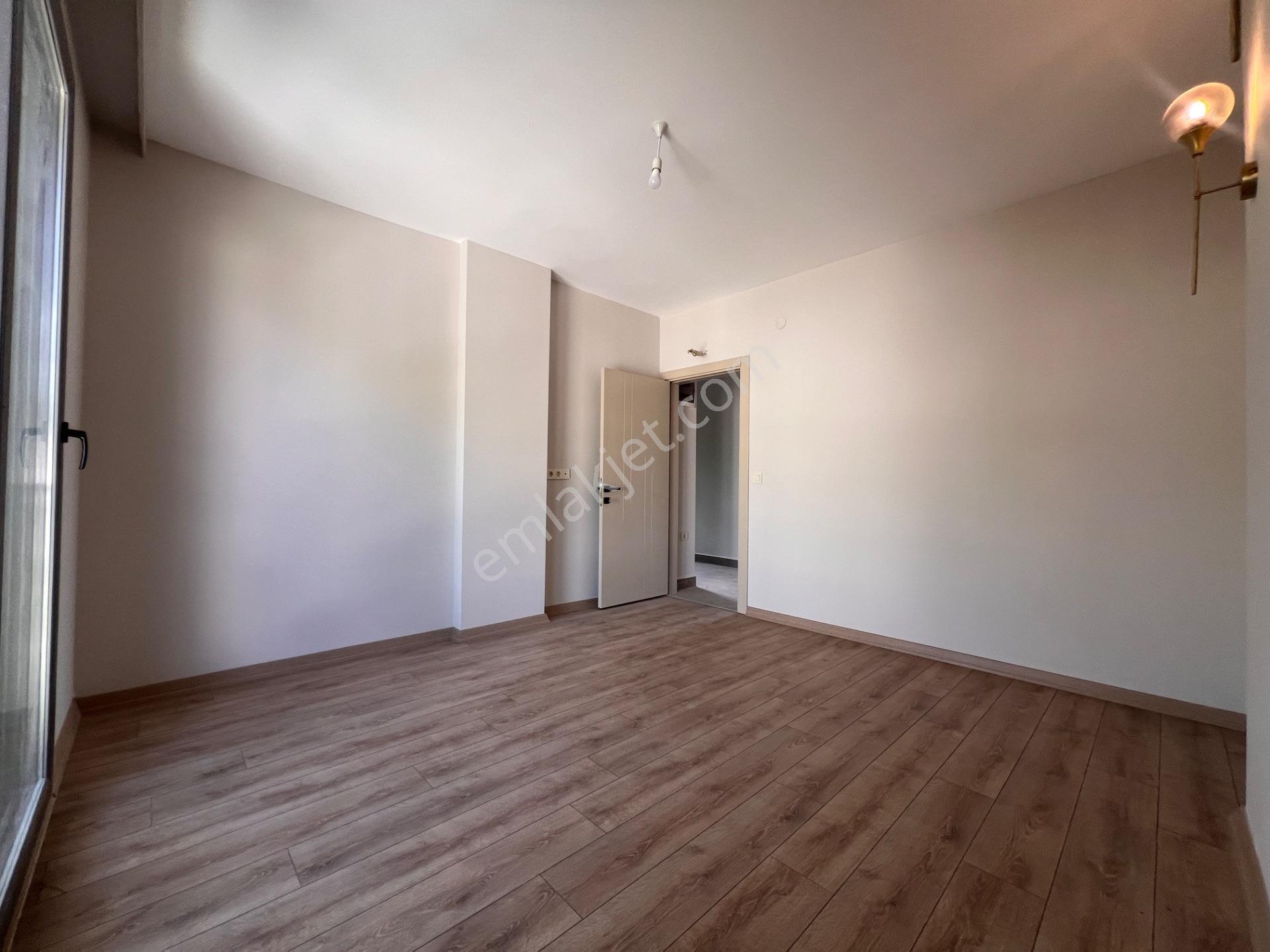 Didimde Havuzlu, Alt Katta Oda&banyo Dahil 5 Odalı Tam Müstakil - Görsel 11