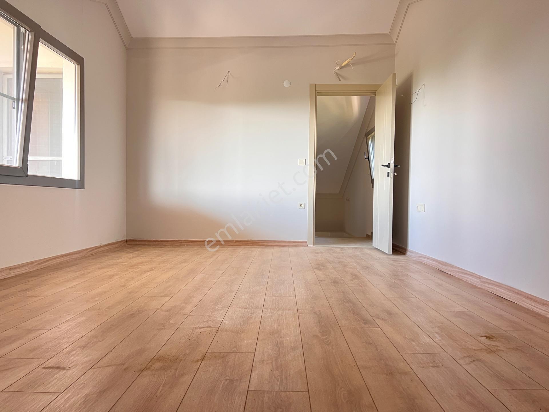 Didimde Havuzlu, Alt Katta Oda&banyo Dahil 5 Odalı Tam Müstakil - Görsel 30