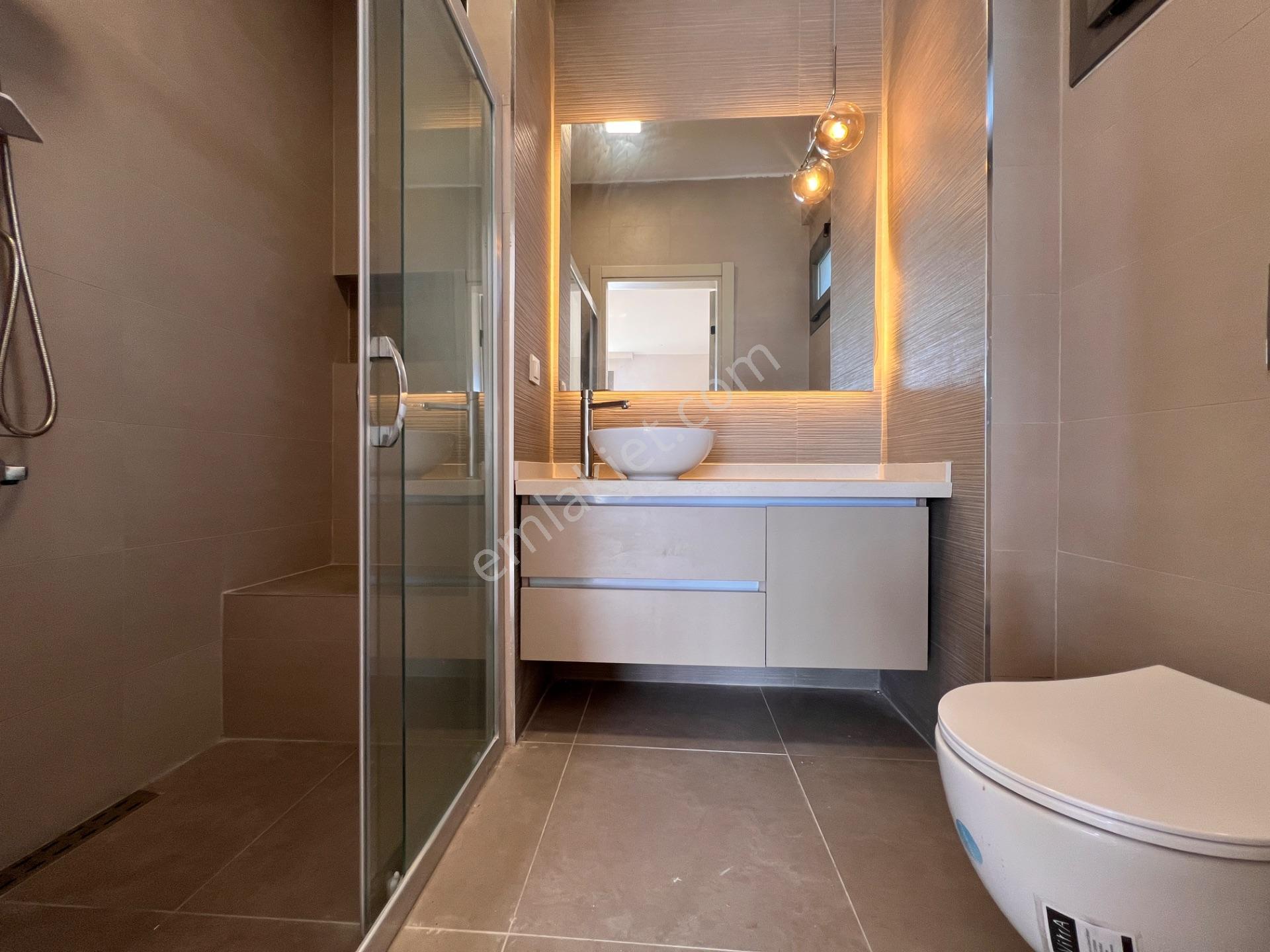 Didimde Havuzlu, Alt Katta Oda&banyo Dahil 5 Odalı Tam Müstakil - Görsel 24