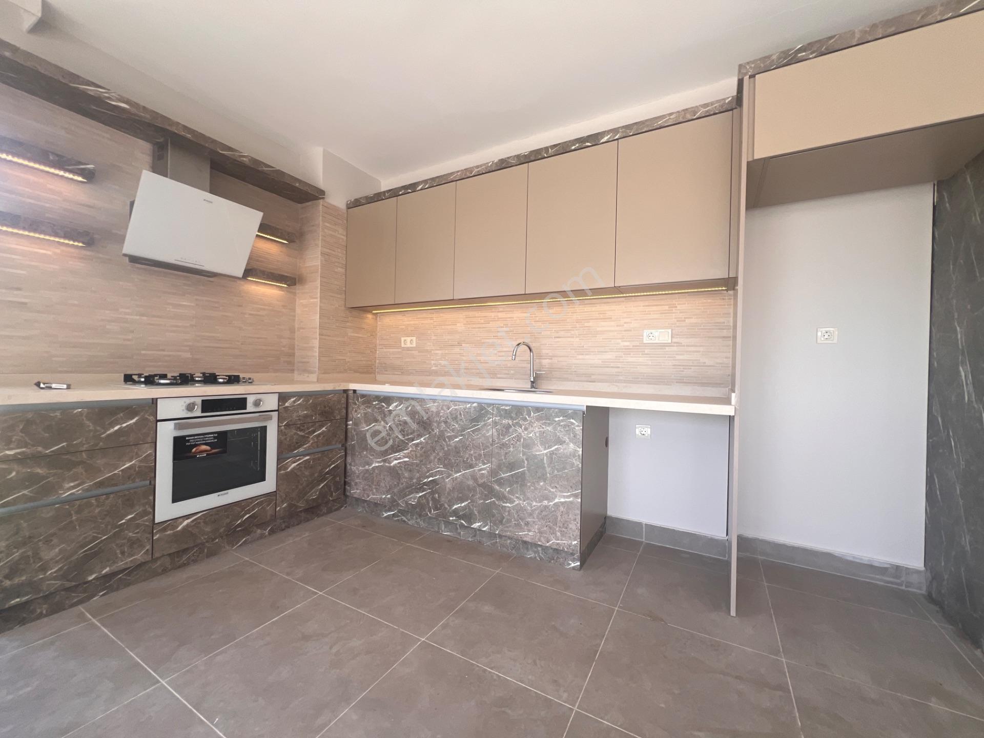 Didimde Havuzlu, Alt Katta Oda&banyo Dahil 5 Odalı Tam Müstakil - Görsel 7