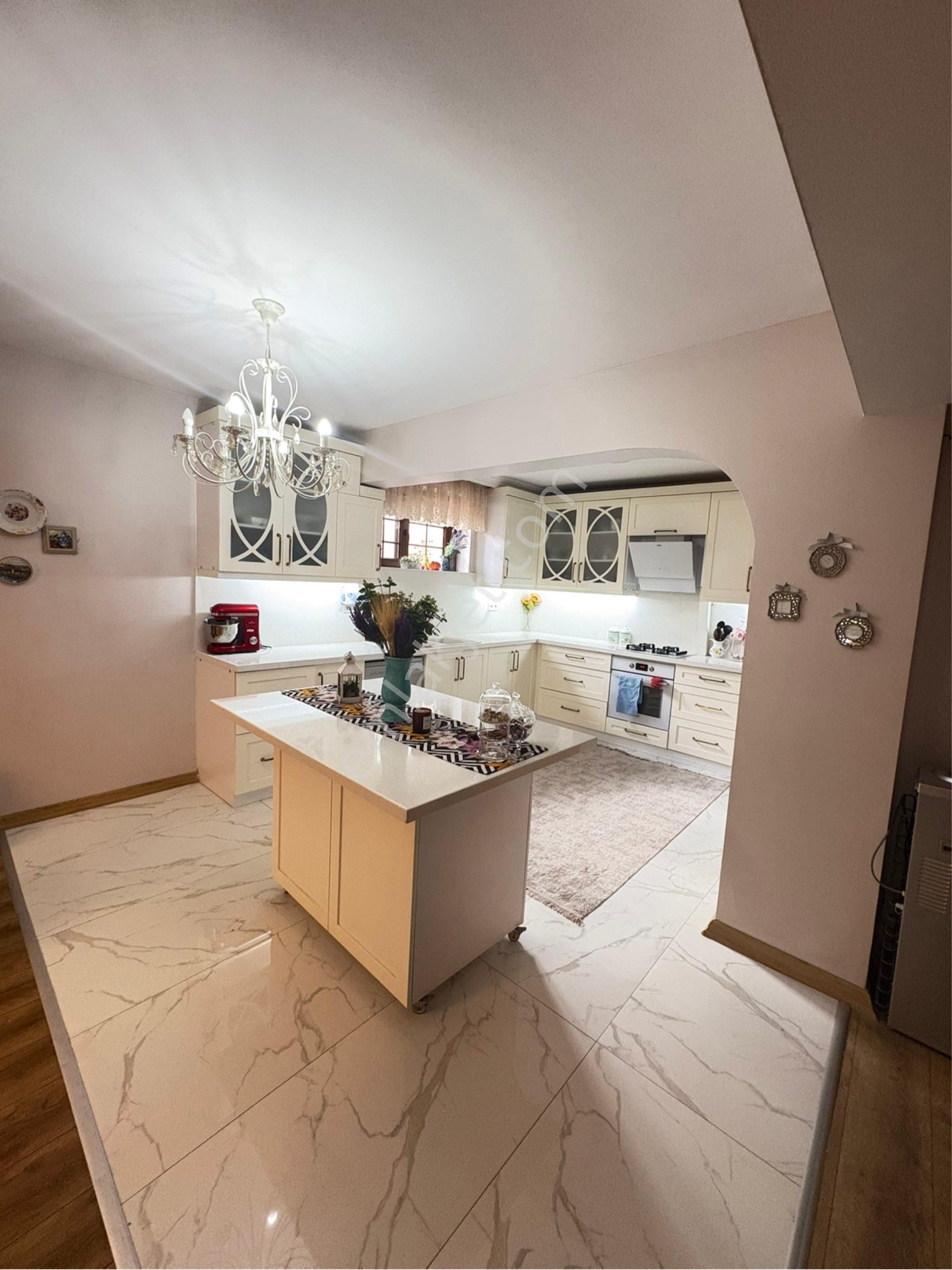 Yakuplu Konaklarında Harika Konumlu Bakımlı Villa - Görsel 14