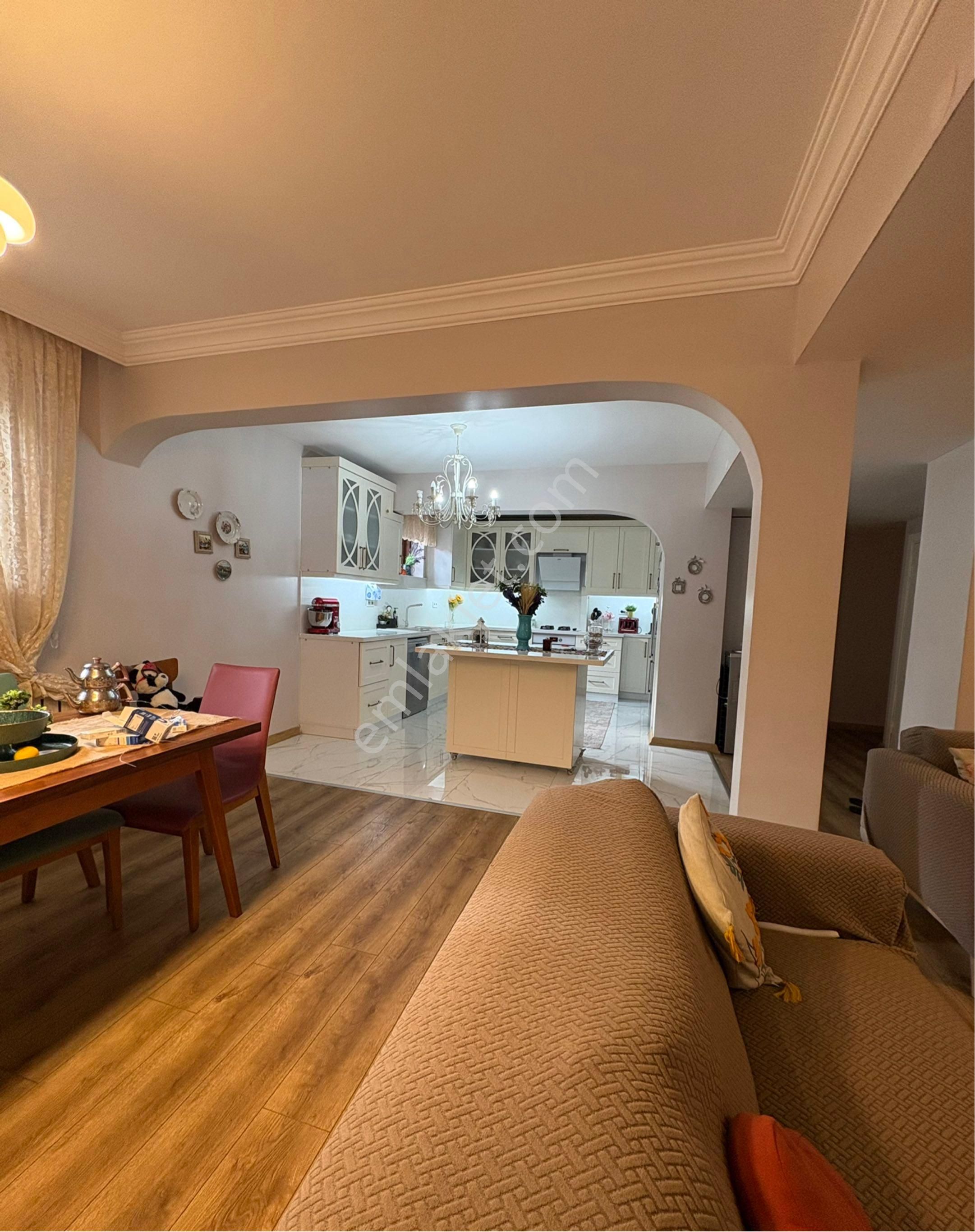 Yakuplu Konaklarında Harika Konumlu Bakımlı Villa - Görsel 12