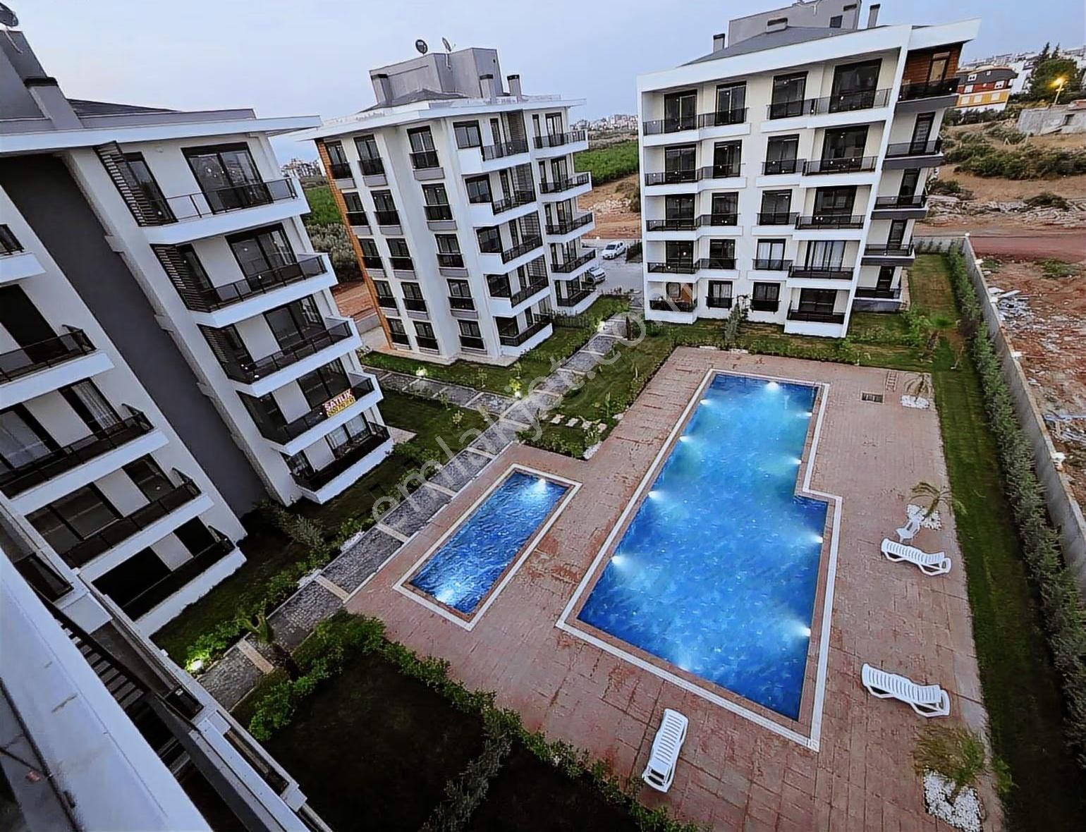 Kendine Ait Bahçesi Var / Havuzlu Sitede / İskan Var