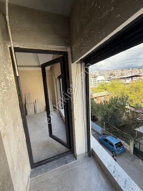 Bayraklı Emek Mahallesinde 1+1 Avantajlı Satılık Daire - Görsel 16