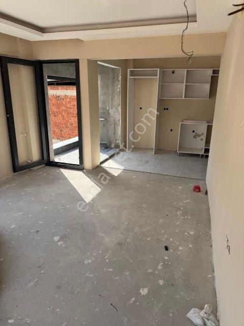 Bayraklı Emek Mahallesinde 1+1 Avantajlı Satılık Daire - Görsel 11