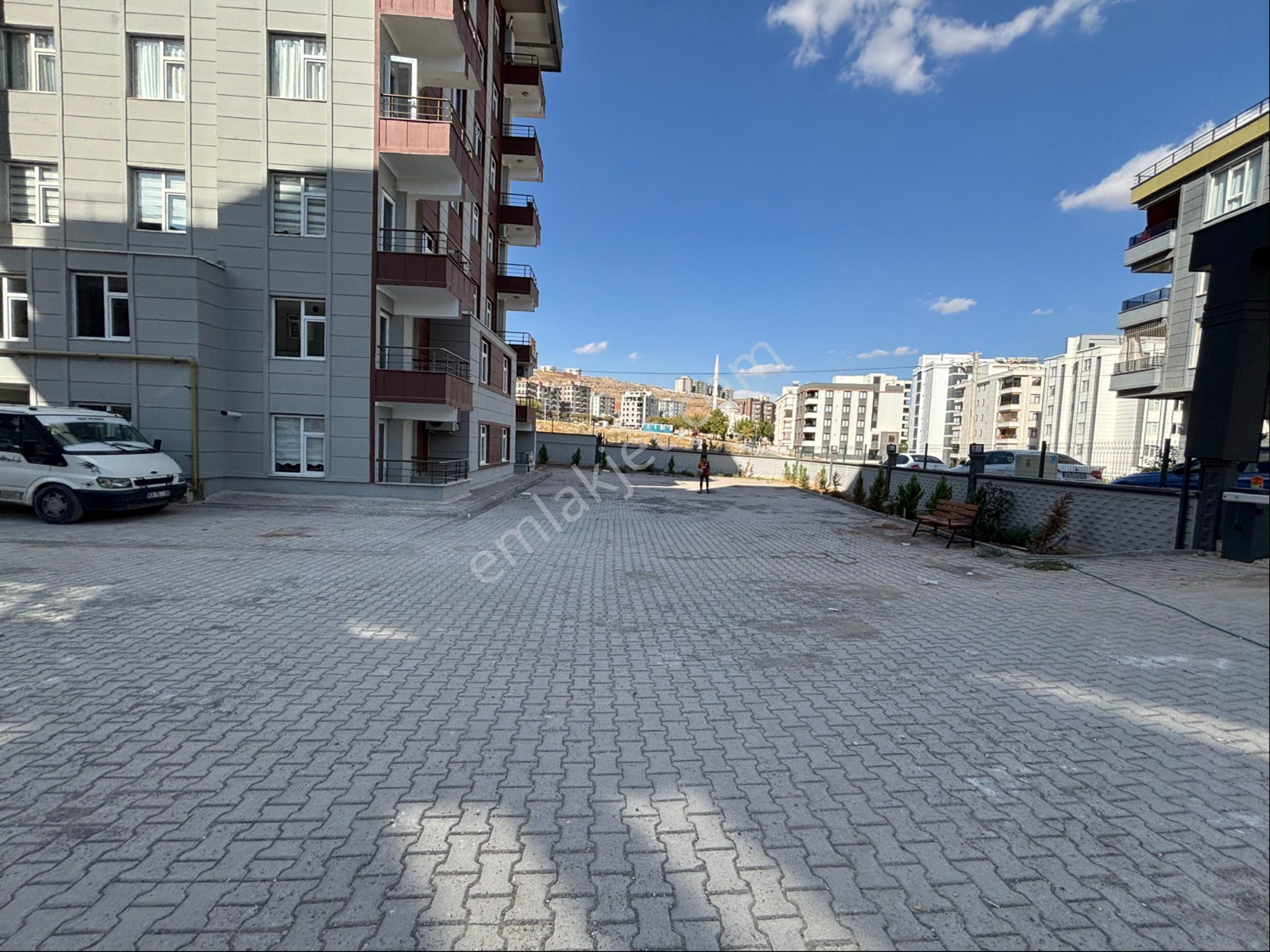 İlke Emlaktan Acil Satılık 1+1 Giriş Kat