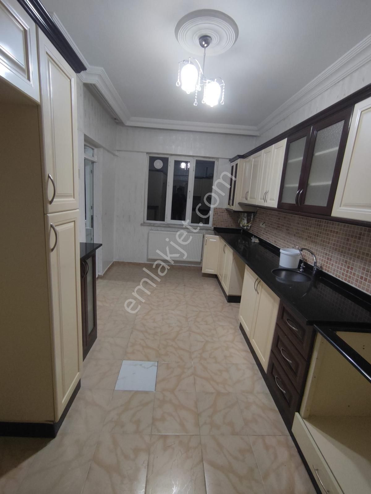 G.antep Karataş Merkezi Doktorahmet Sadık Okulu Satılık Okulu Civarında Satılık 3+1 Daire