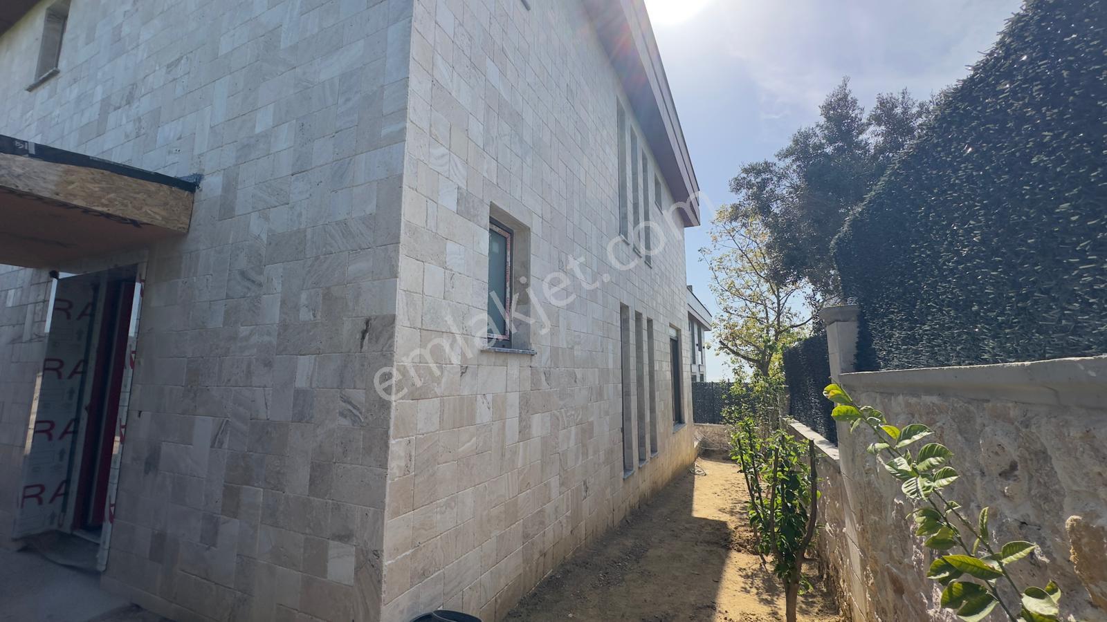 Güzelce Deniz Manzaralı Özel Yapım Taş Cepheli 4+2 Satılık Villa - Görsel 24
