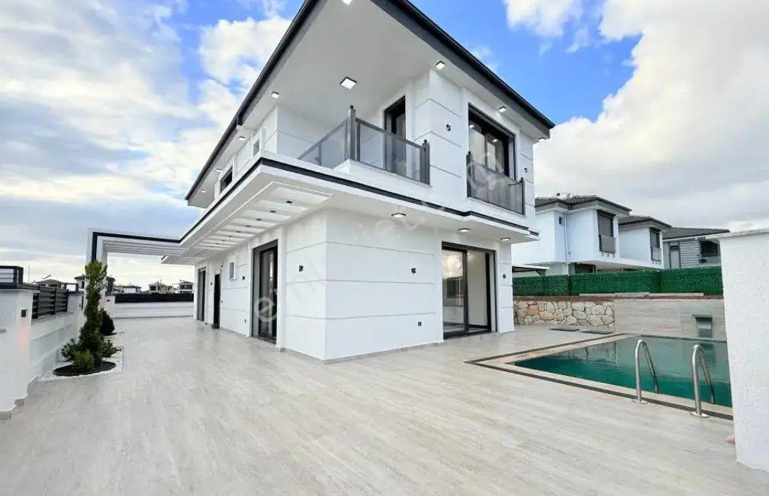 Altın Gibi Yatırım İnci Gibi Bir Yaşam İsteyenler İçin Ultra Lüks 4+1 Villa ‼️