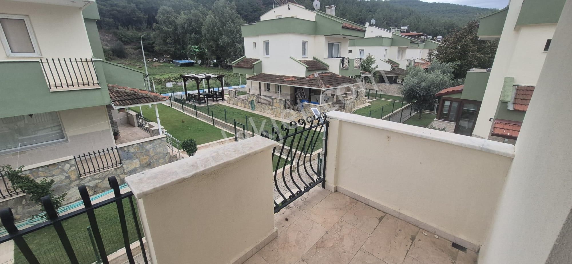 İzmir Selçuk'ta Pamucak Sahiline Yürüme Mesafesınde Pamucak Port Sitesinde Müstakil Villa - Görsel 18