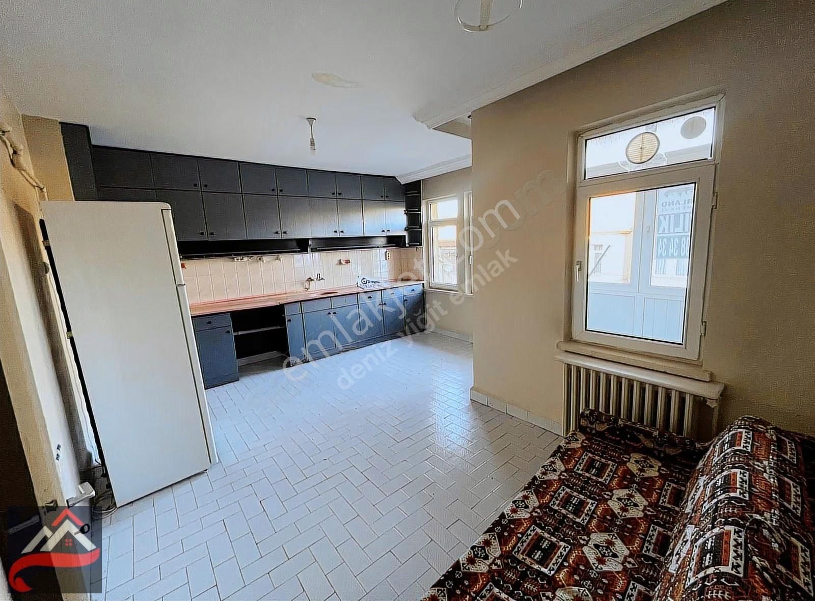 Deniz Yiğit'ten Şehrin Kalbinde Satılık 2+1 Bakımlı Daire