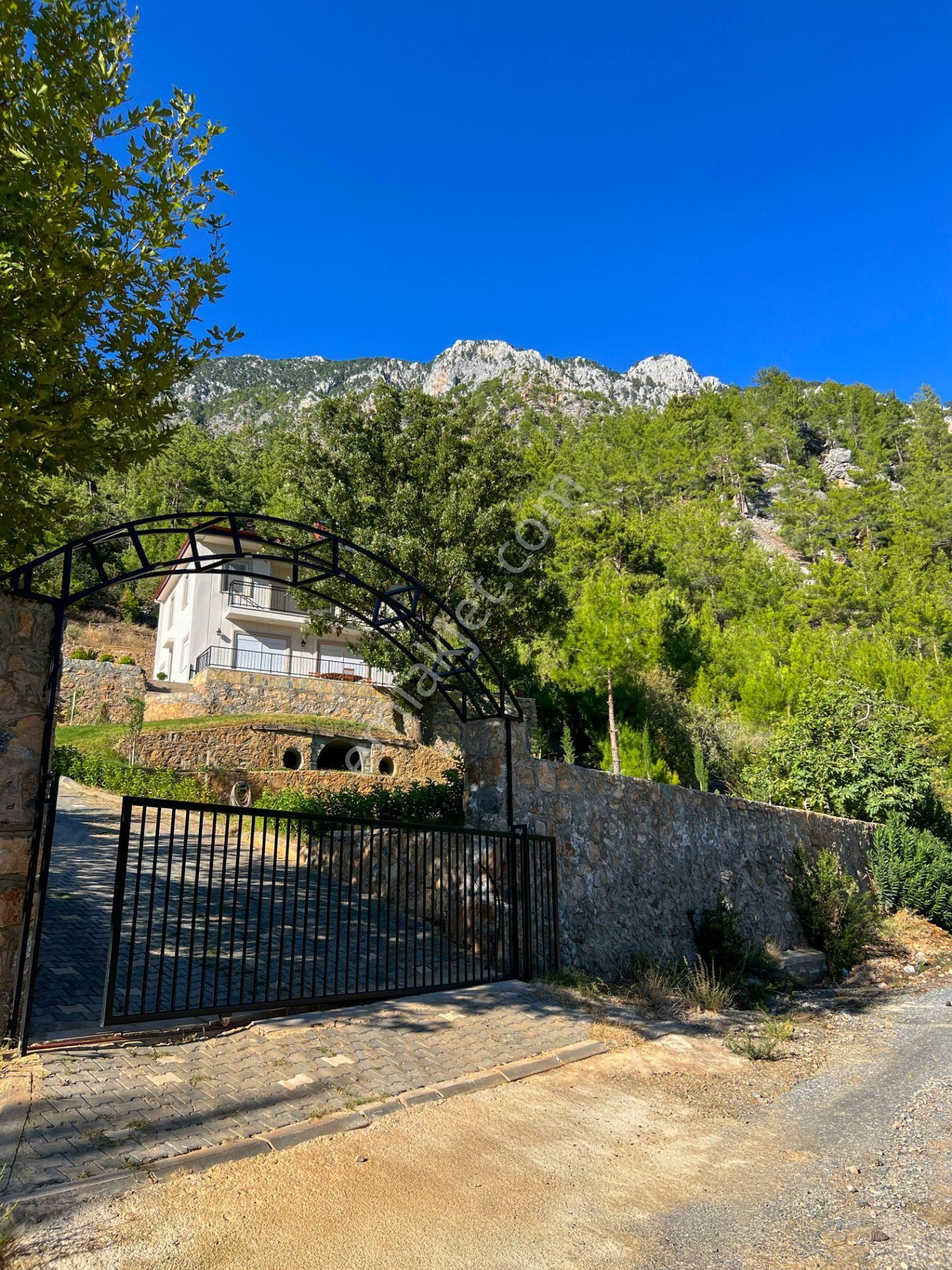 Dim Alacami 4.100 M2 Arazisi İle 4+1 İki Katlı Müstakil Villa - Görsel 2