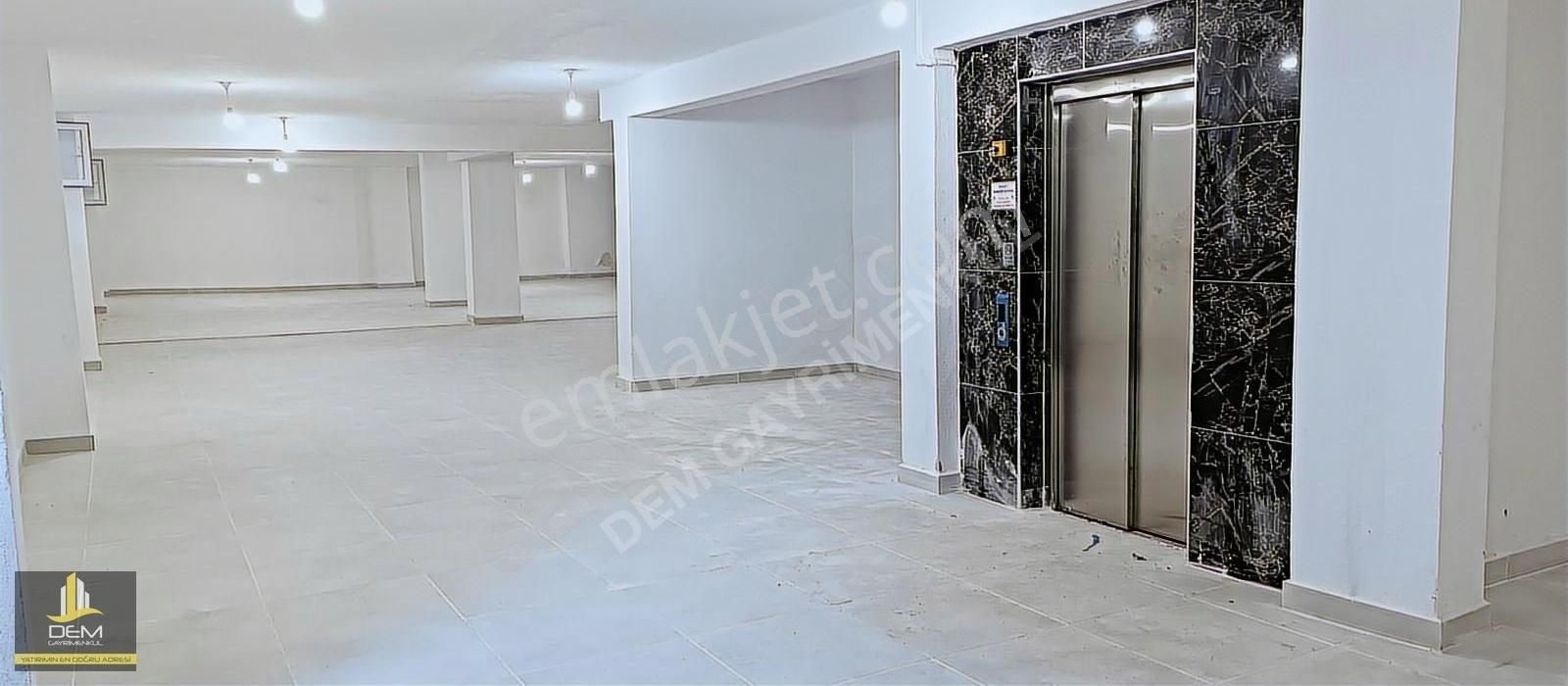 Arnavutköy Taşoluk-vadipark Bölgesinde Kiralık 300m2 Dükkan - Görsel 5