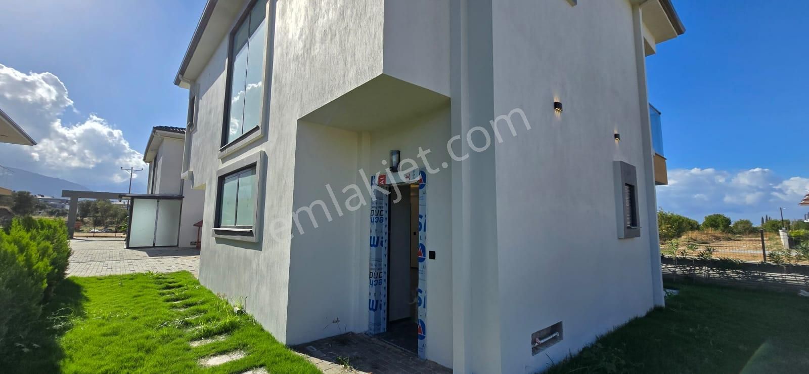 Kuşadası Davutlarda Sıfır Tek Müstakil Havuzlu Sitede 3+1 - Görsel 18