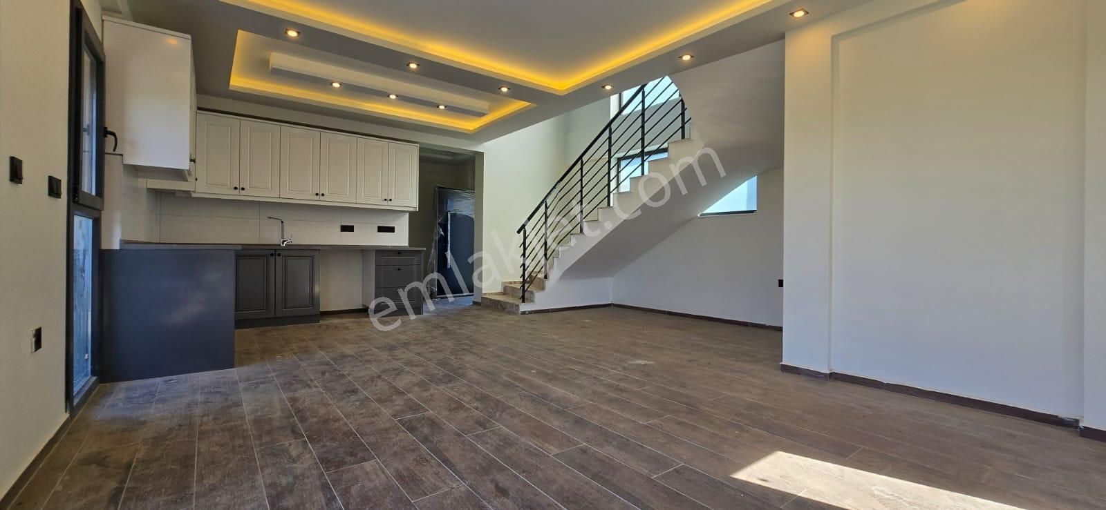 Kuşadası Davutlarda Sıfır Tek Müstakil Havuzlu Sitede 3+1 - Görsel 4