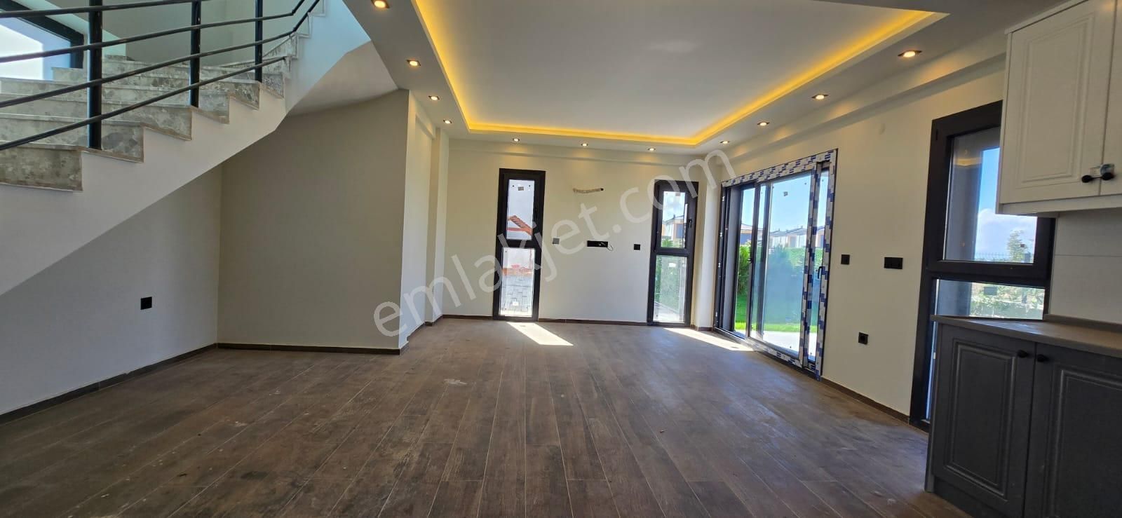 Kuşadası Davutlarda Sıfır Tek Müstakil Havuzlu Sitede 3+1 - Görsel 10