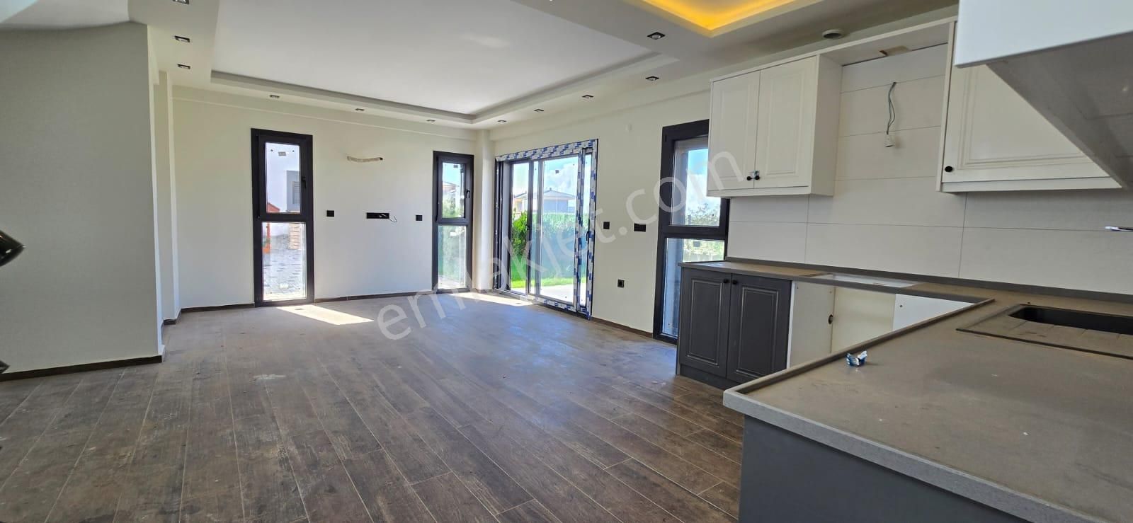 Kuşadası Davutlarda Sıfır Tek Müstakil Havuzlu Sitede 3+1 - Görsel 13