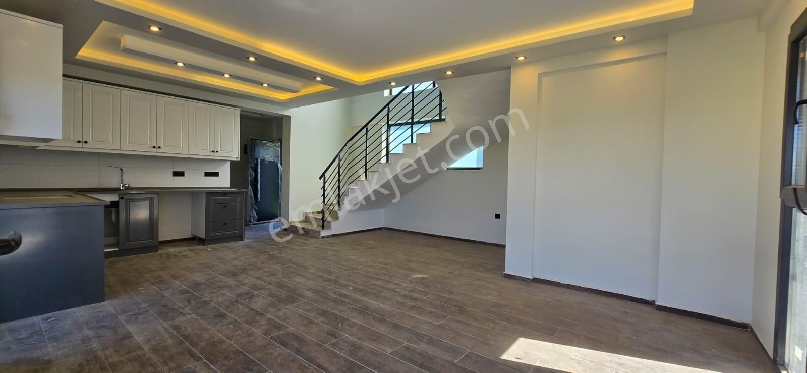 Kuşadası Davutlarda Sıfır Tek Müstakil Havuzlu Sitede 3+1 - Görsel 11