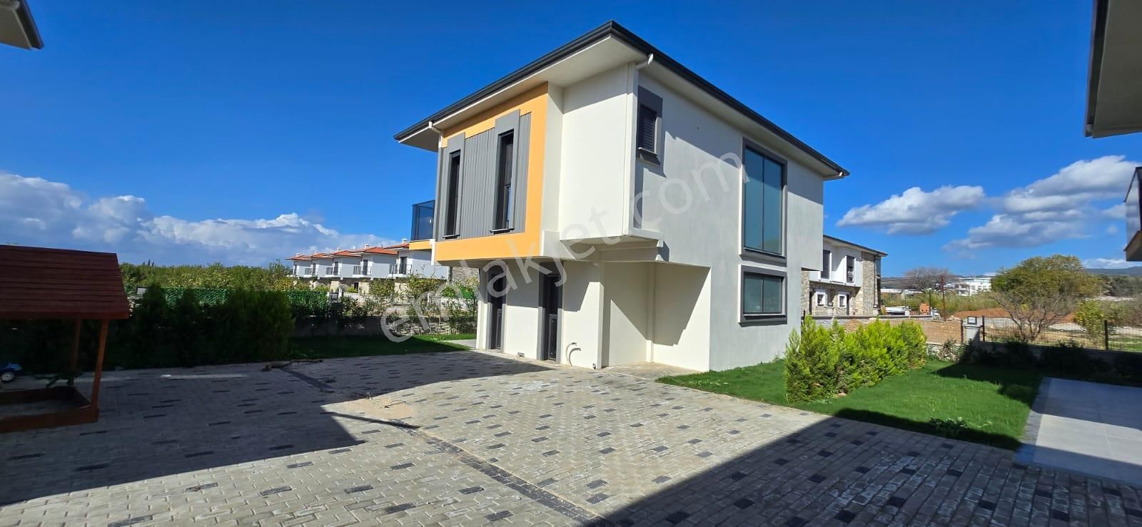 Kuşadası Davutlarda Sıfır Tek Müstakil Havuzlu Sitede 3+1 - Görsel 6