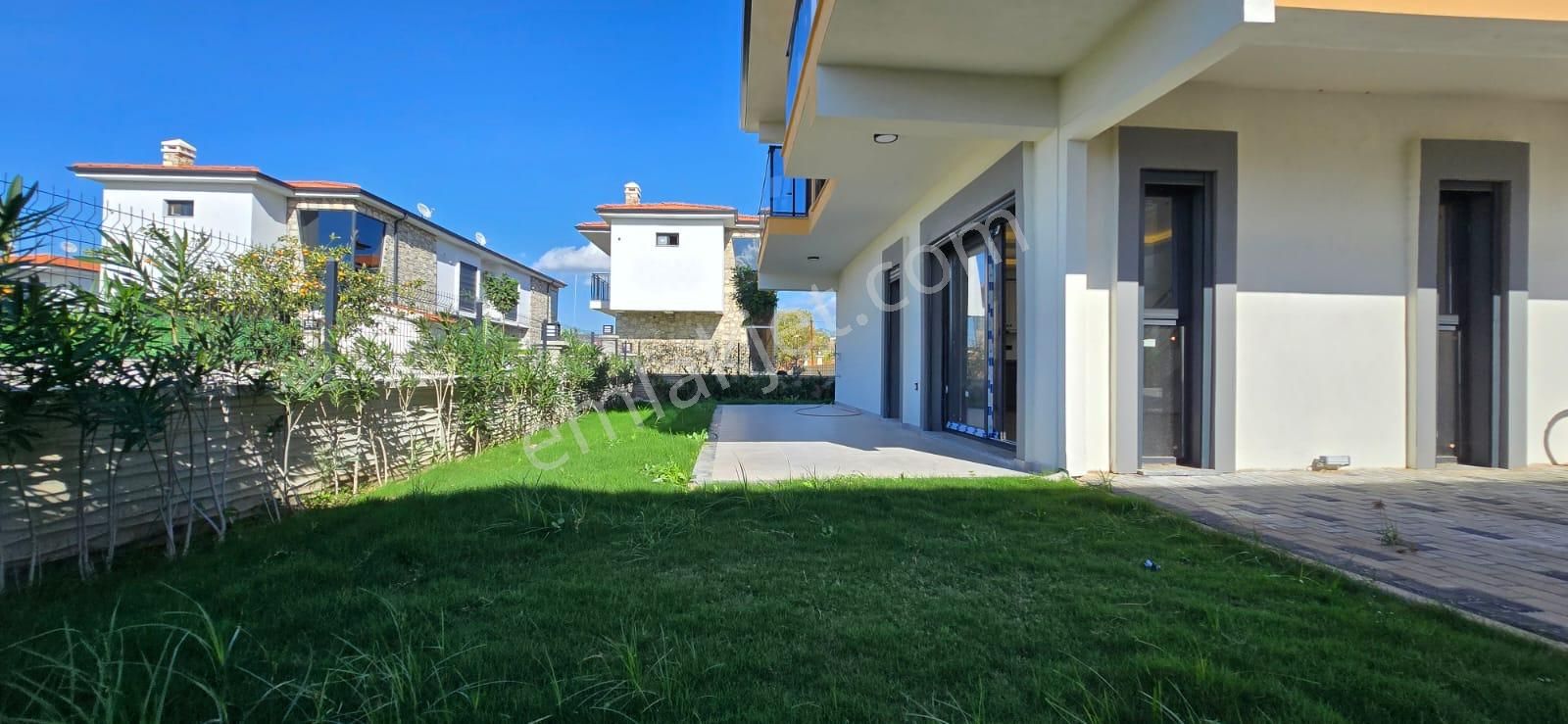 Kuşadası Davutlarda Sıfır Tek Müstakil Havuzlu Sitede 3+1 - Görsel 3