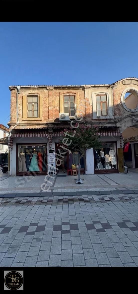 Karakaş Mahallesi Cumhuriyet Caddesinde Satılık 165 M2 Dükkan