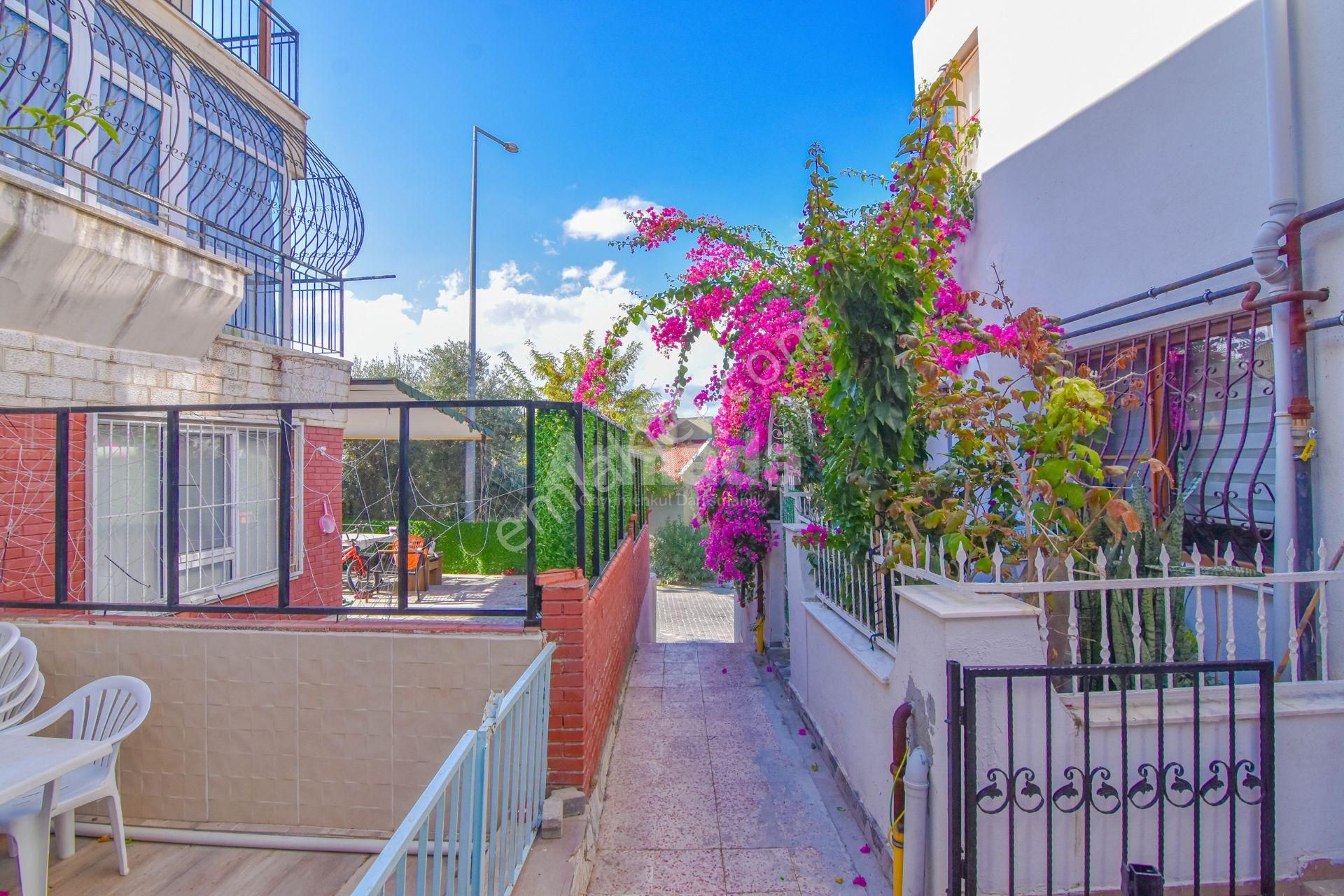 Kuşadası Şehir Merkezi'nde Satılık 3+2 Villa - Görsel 30